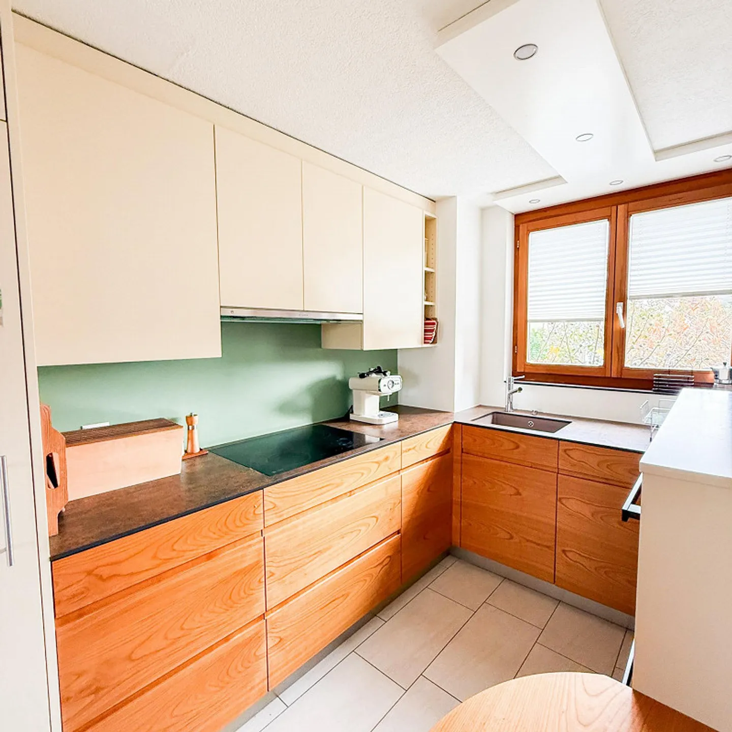 6.5-Zimmer Doppelhaushälfte in zentraler Lage von Therwil - Foto 3 von 19