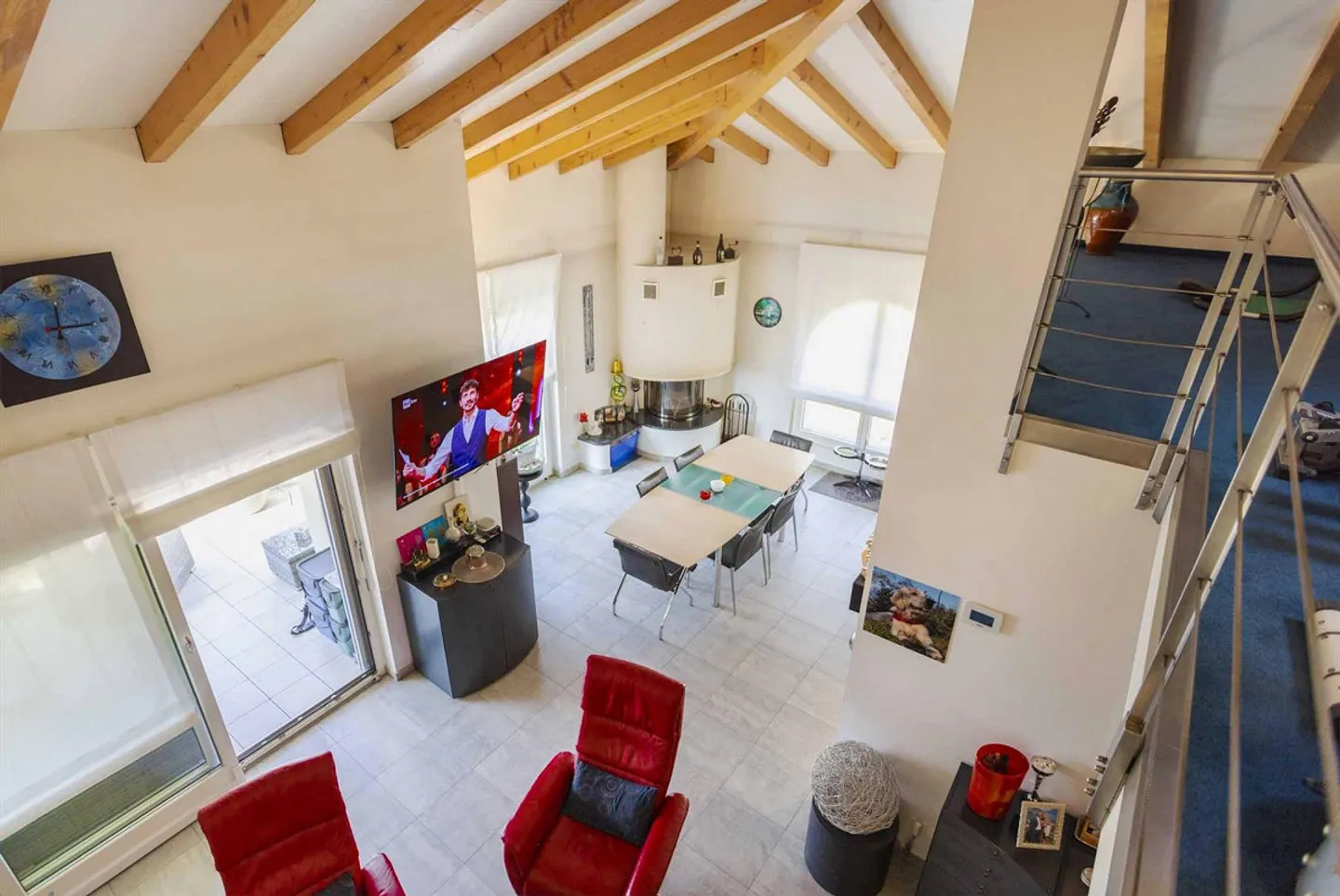 DACHGESCHOSS 4.5 MIT TERRASSE UND OFFENEM BLICK INS GRÜNE IN VEZIA - Foto 1 von 10