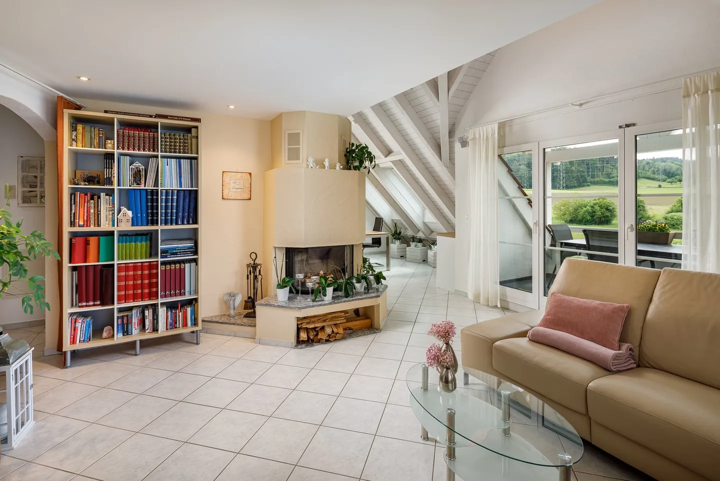 Luce, Spazio & Charme – Maisonette in soffitta a Russikon - Foto 5 di 11