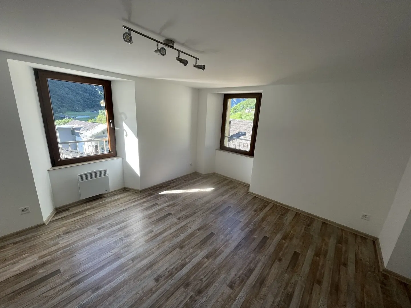 PROPRIETÀ COMPLETAMENTE RISTRUTTURATA A UN PREZZO MAI VISTO PRIMA - Foto 9 di 13