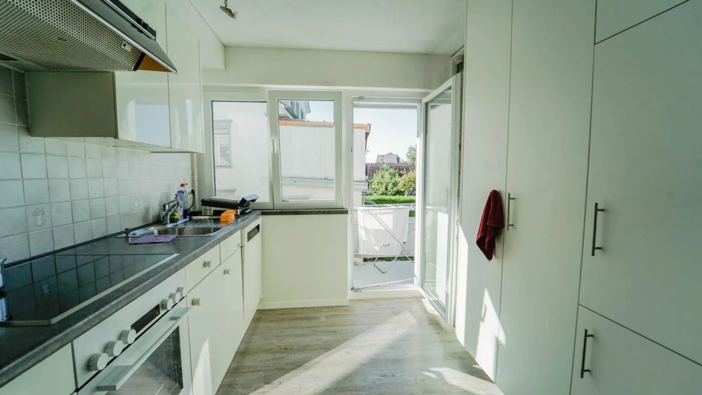 Multi-family house with 11 units in a central location - Photo 10 of 14