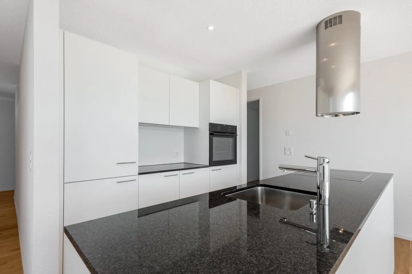 Living on two floors - Photo 2 of 6