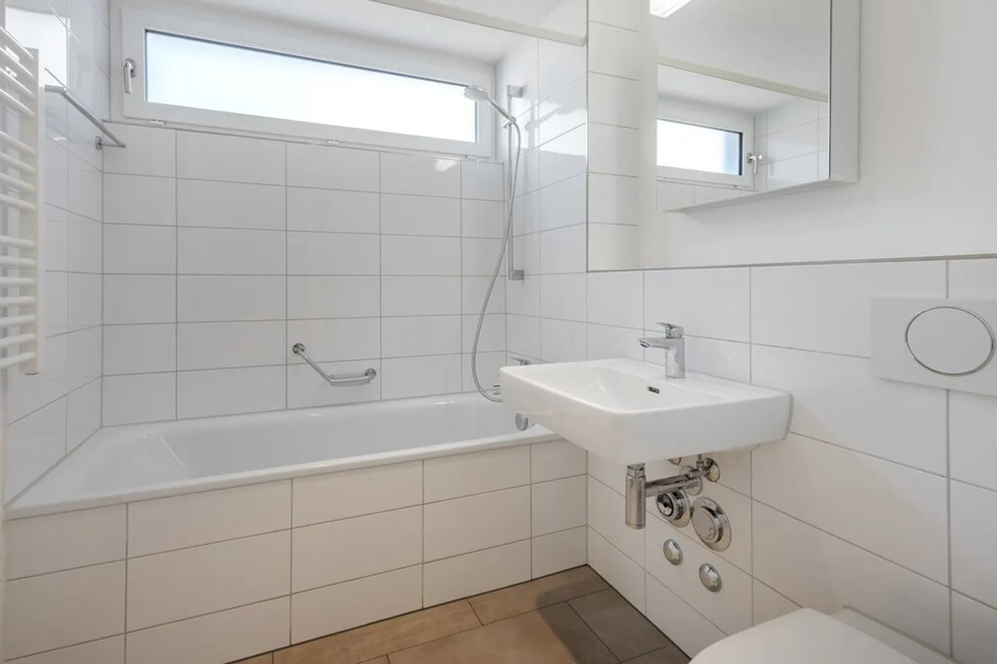 Living on two floors - Photo 3 of 6