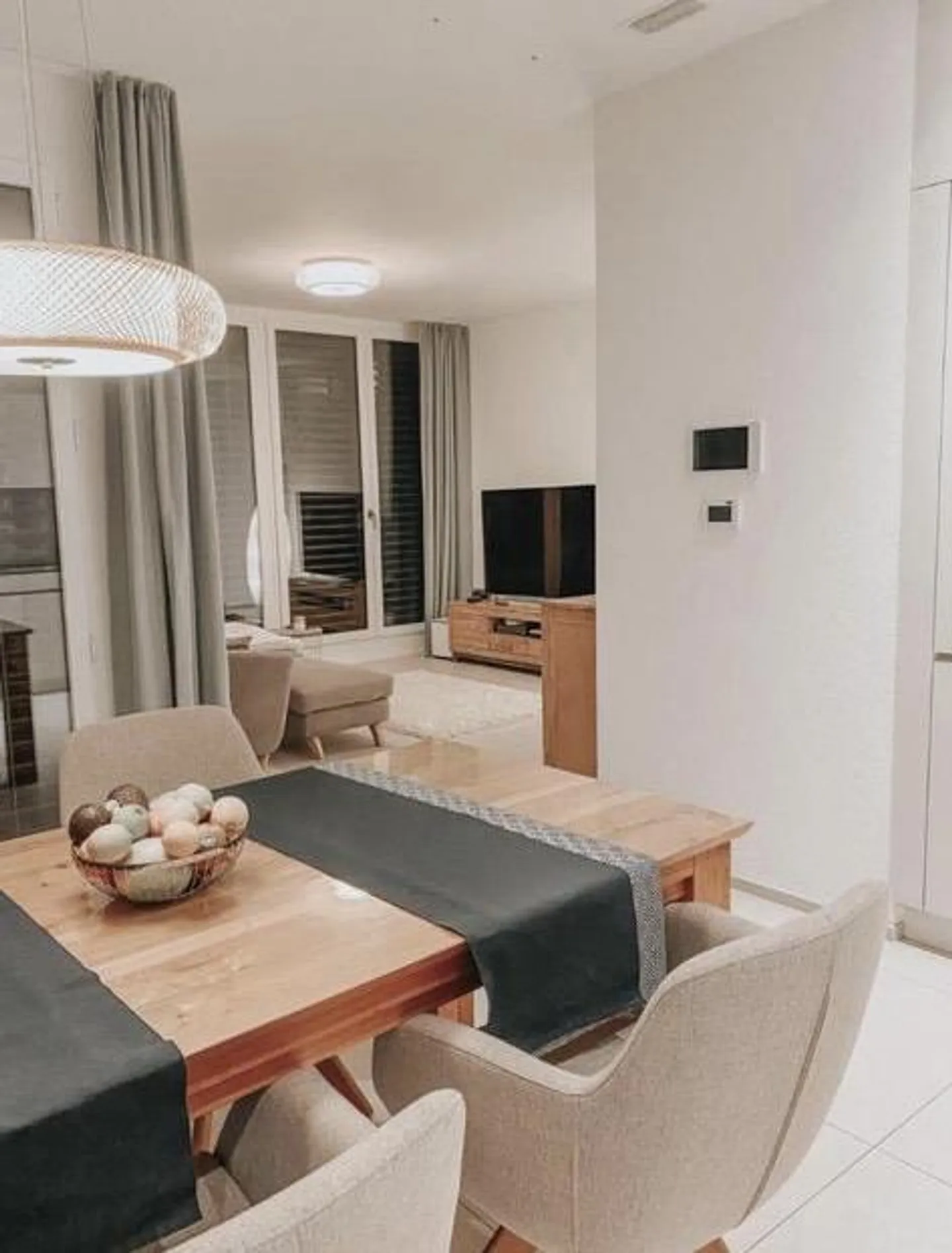 Appartement de rez-de-chaussée unique avec terrasse spacieuse - Photo 3 sur 11