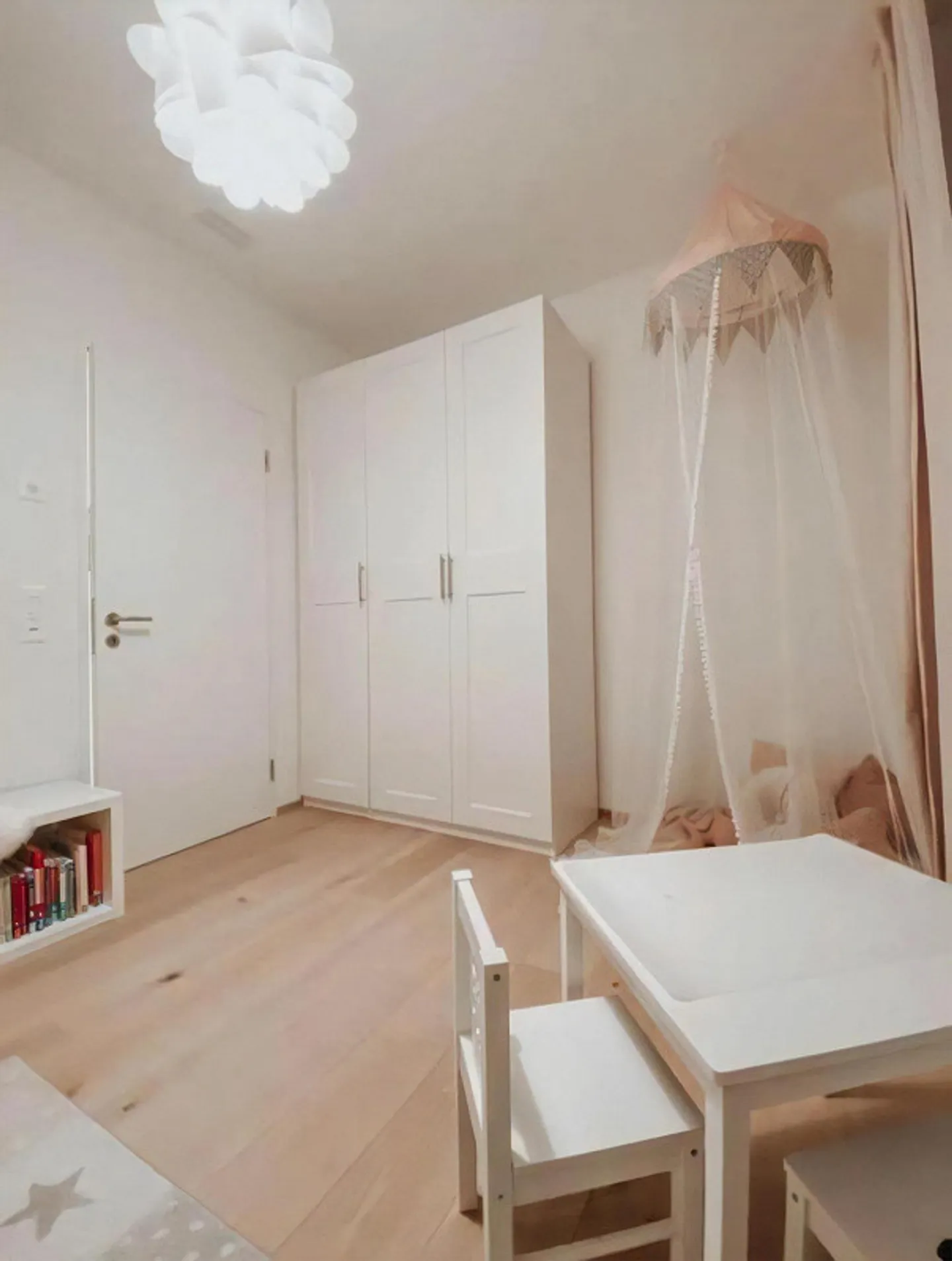 Appartement de rez-de-chaussée unique avec terrasse spacieuse - Photo 5 sur 11