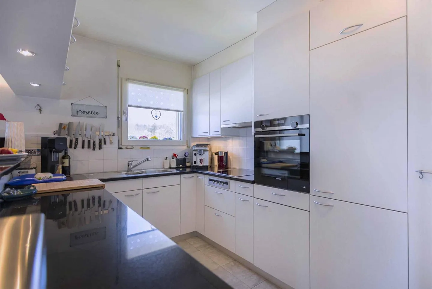 DACHGESCHOSS 4.5 MIT TERRASSE UND OFFENEM BLICK INS GRÜNE IN VEZIA - Foto 5 von 10