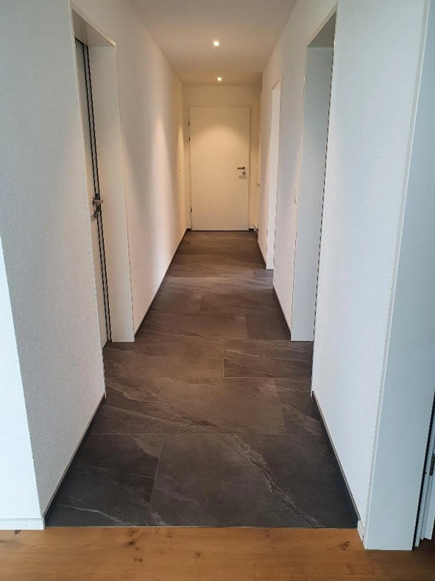 Appartamento moderno in mansarda 4 1/2 locali con balcone e vista panoramica - Foto 4 di 13