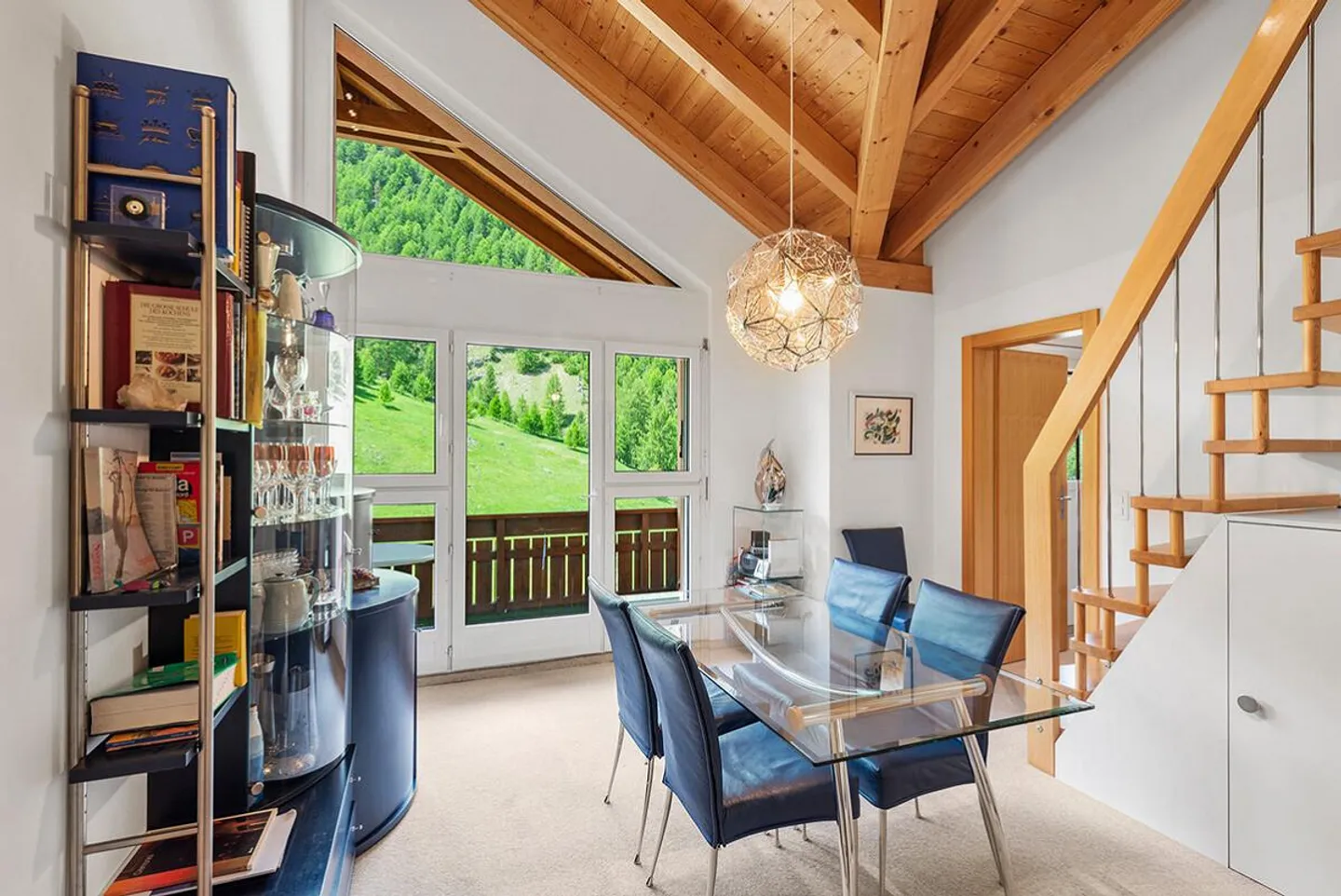 St. Moritz: well-kept holiday apartment with gallery - Photo 1 of 6