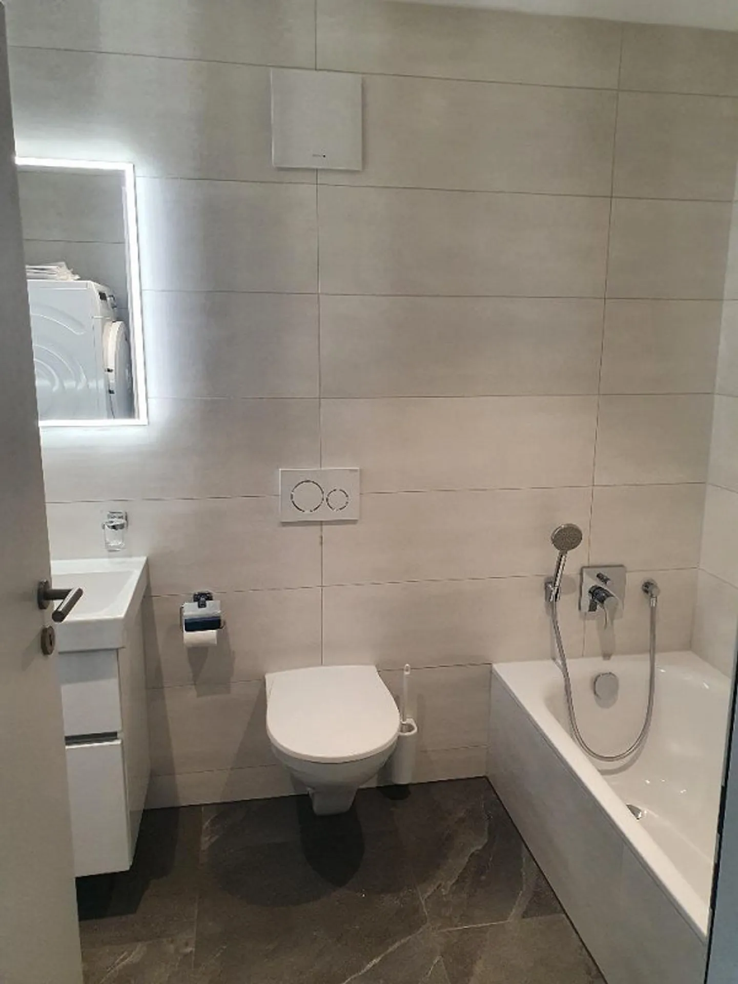 Appartamento moderno in mansarda 4 1/2 locali con balcone e vista panoramica - Foto 10 di 13