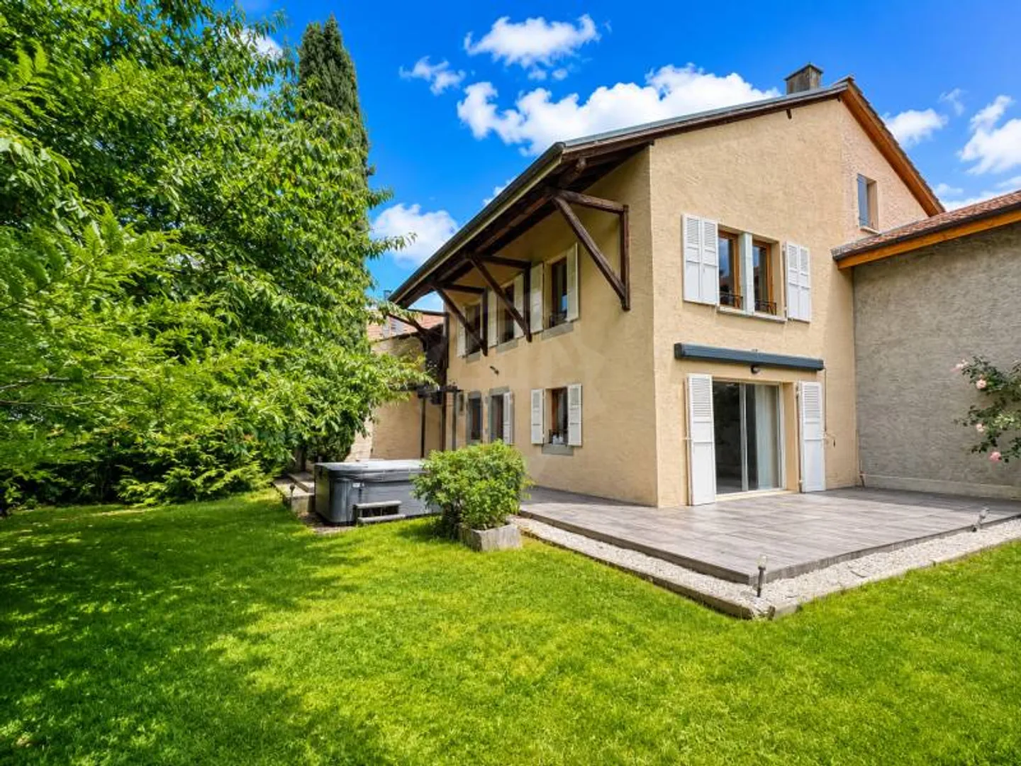 Villa Charmante à Aire-la-Ville - Photo 1 sur 12
