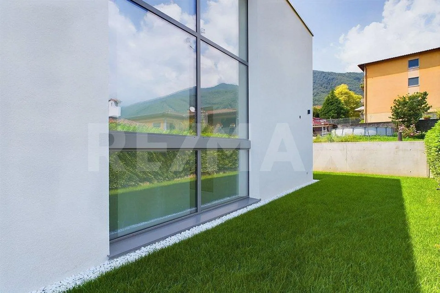 Elegance and Comfort - Newly Built Villa with Swimming Pool - Photo 3 of 13