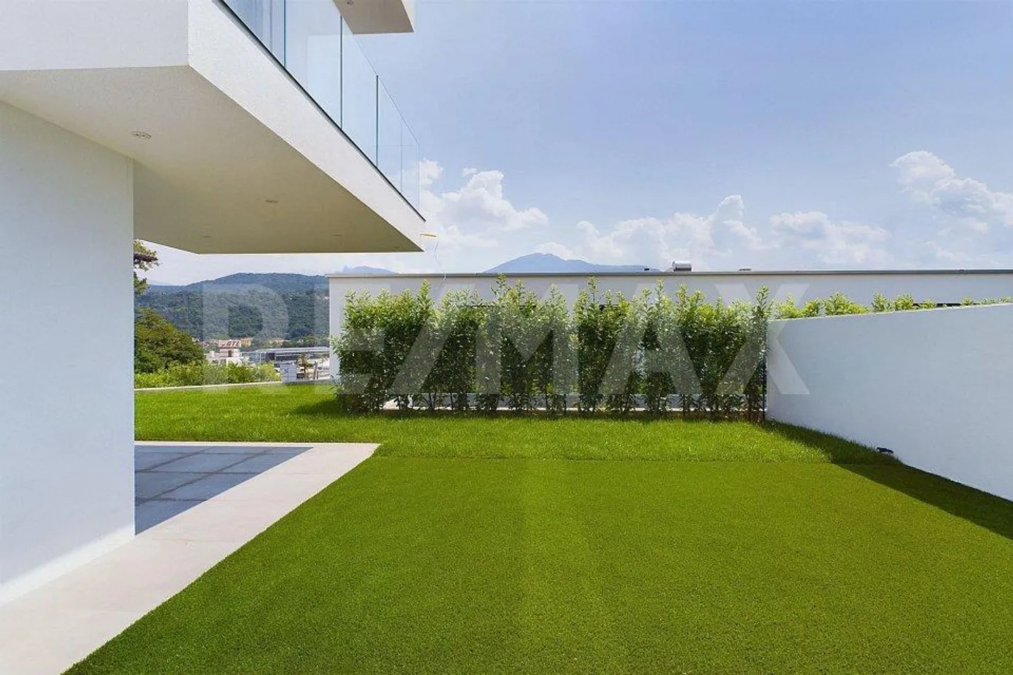 Elegance and Comfort - Newly Built Villa with Swimming Pool - Photo 4 of 13