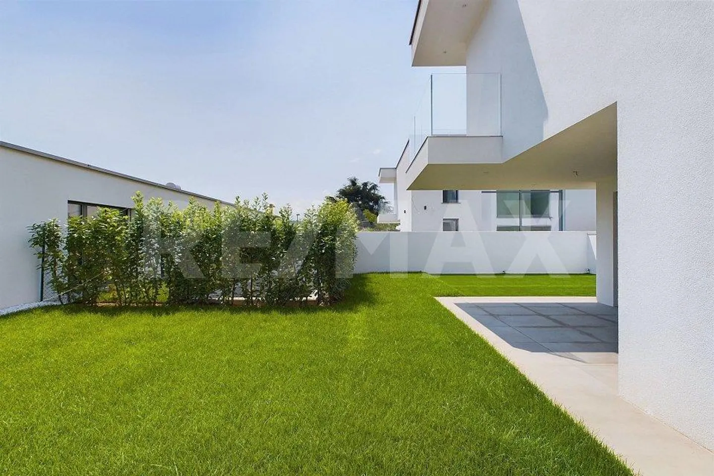 Elegance and Comfort - Newly Built Villa with Swimming Pool - Photo 5 of 13
