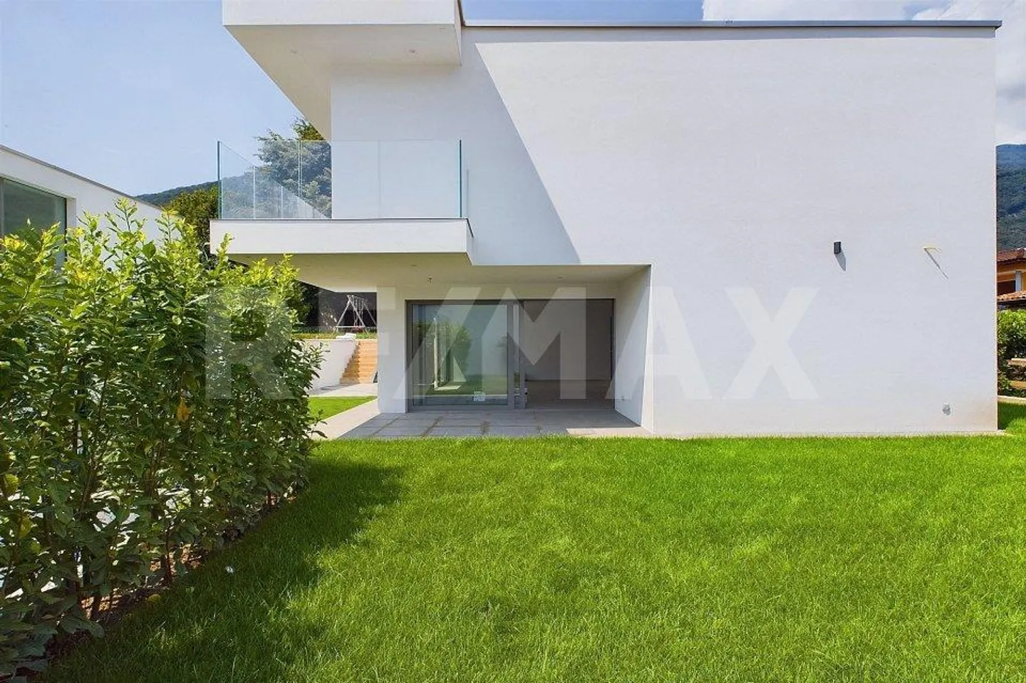 Elegance and Comfort - Newly Built Villa with Swimming Pool - Photo 6 of 13