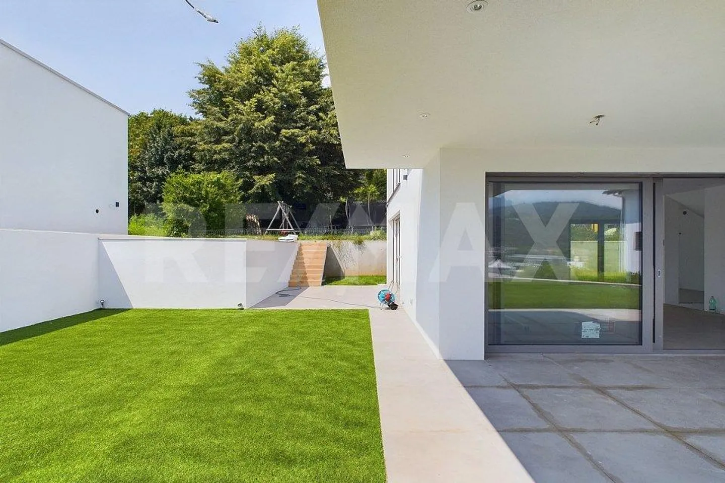 Elegance and Comfort - Newly Built Villa with Swimming Pool - Photo 7 of 13