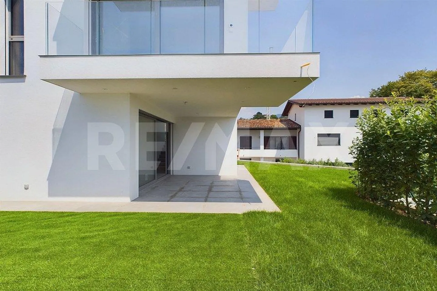 Elegance and Comfort - Newly Built Villa with Swimming Pool - Photo 8 of 13
