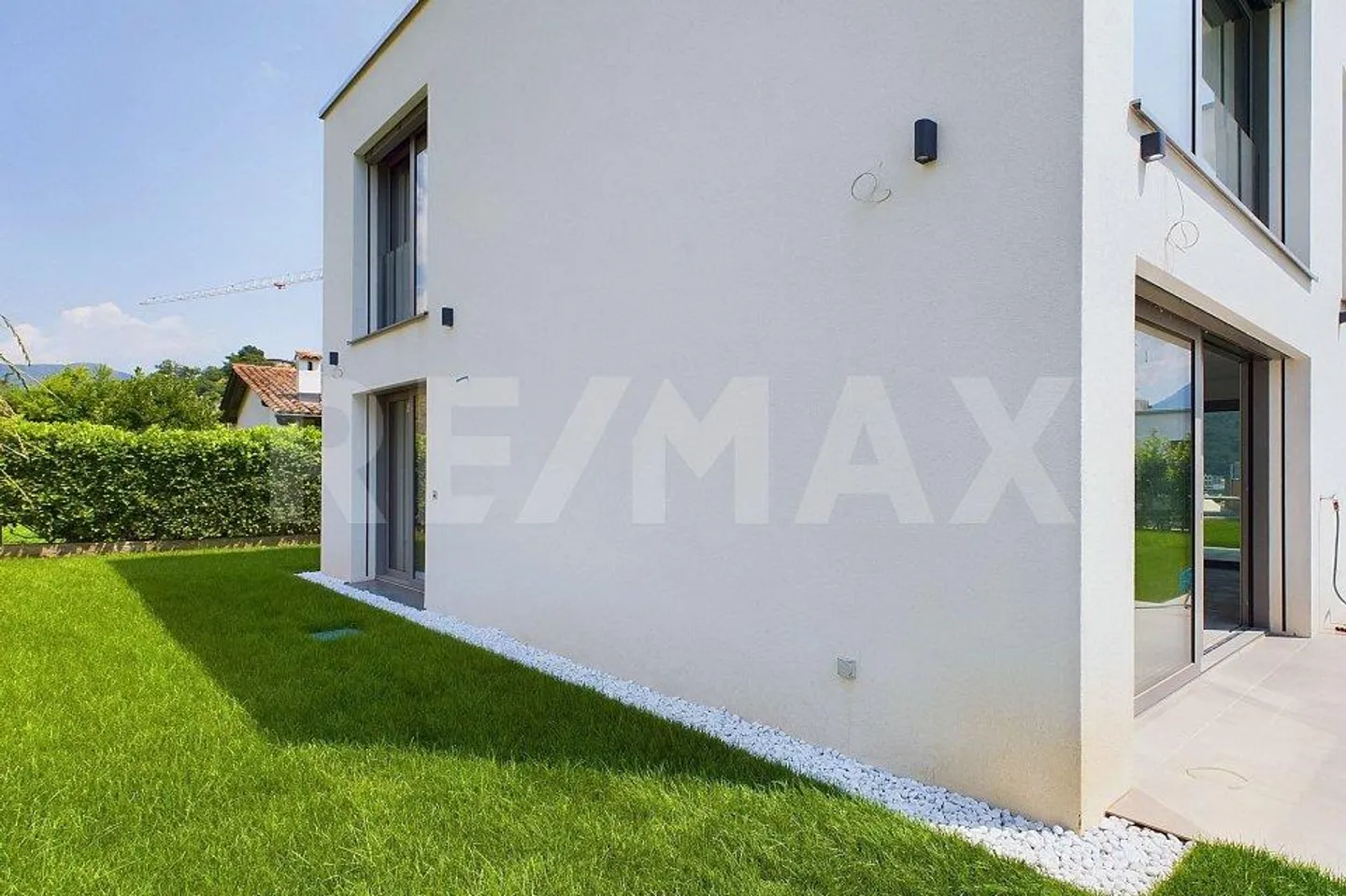 Elegance and Comfort - Newly Built Villa with Swimming Pool - Photo 10 of 13