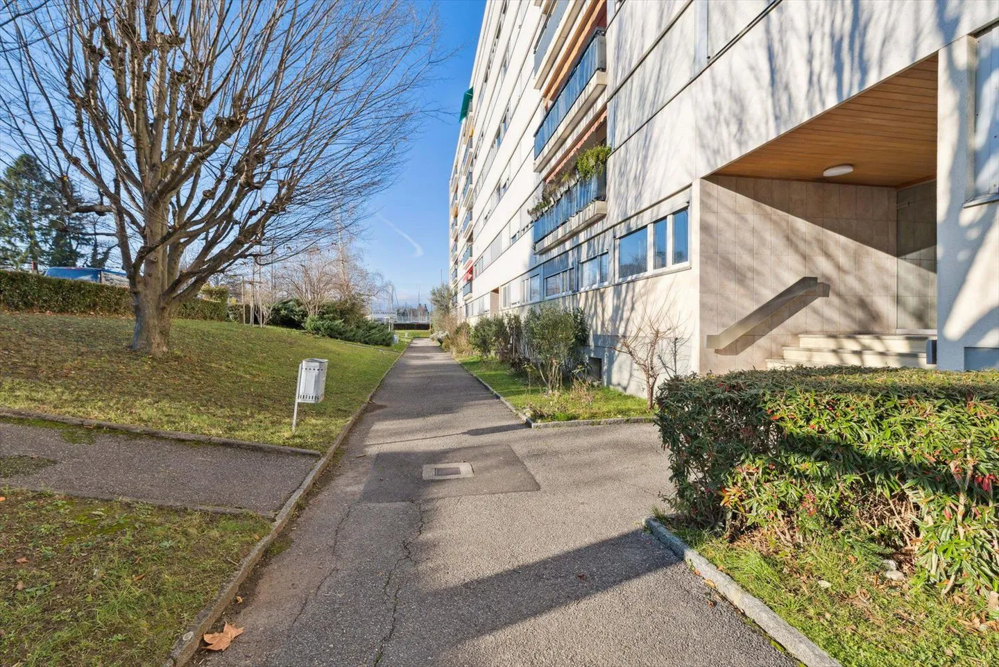 En exclusivité - Appartement traversant de 4 pièces avec balcon - Grand-Lancy - Photo 1 sur 9