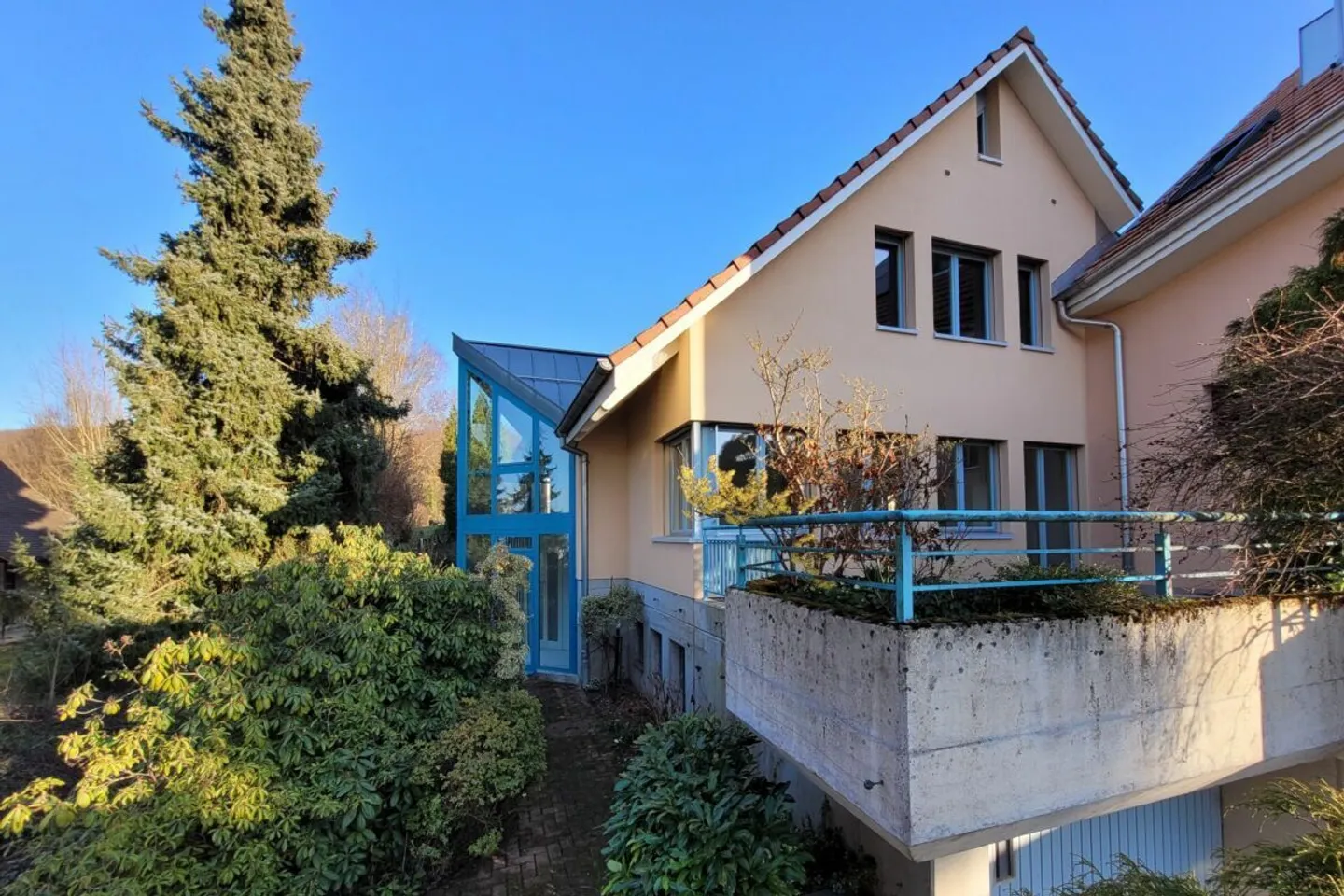 Family, Life & Work, all under one roof! - Photo 18 of 18