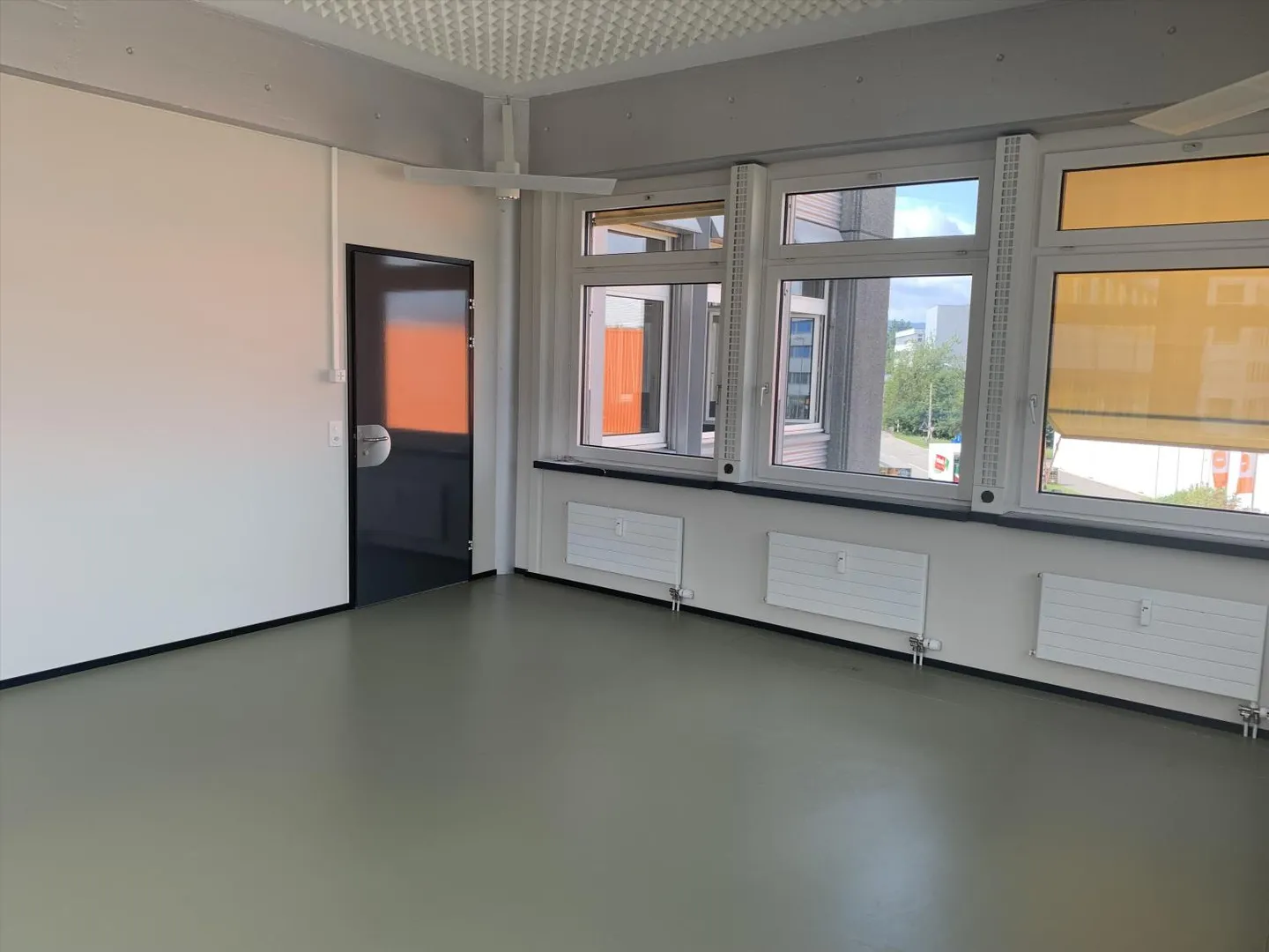 Votre nouveau bureau dans un emplacement stratégiquement bon, avec une excellente infrastructure - Photo 4 sur 8