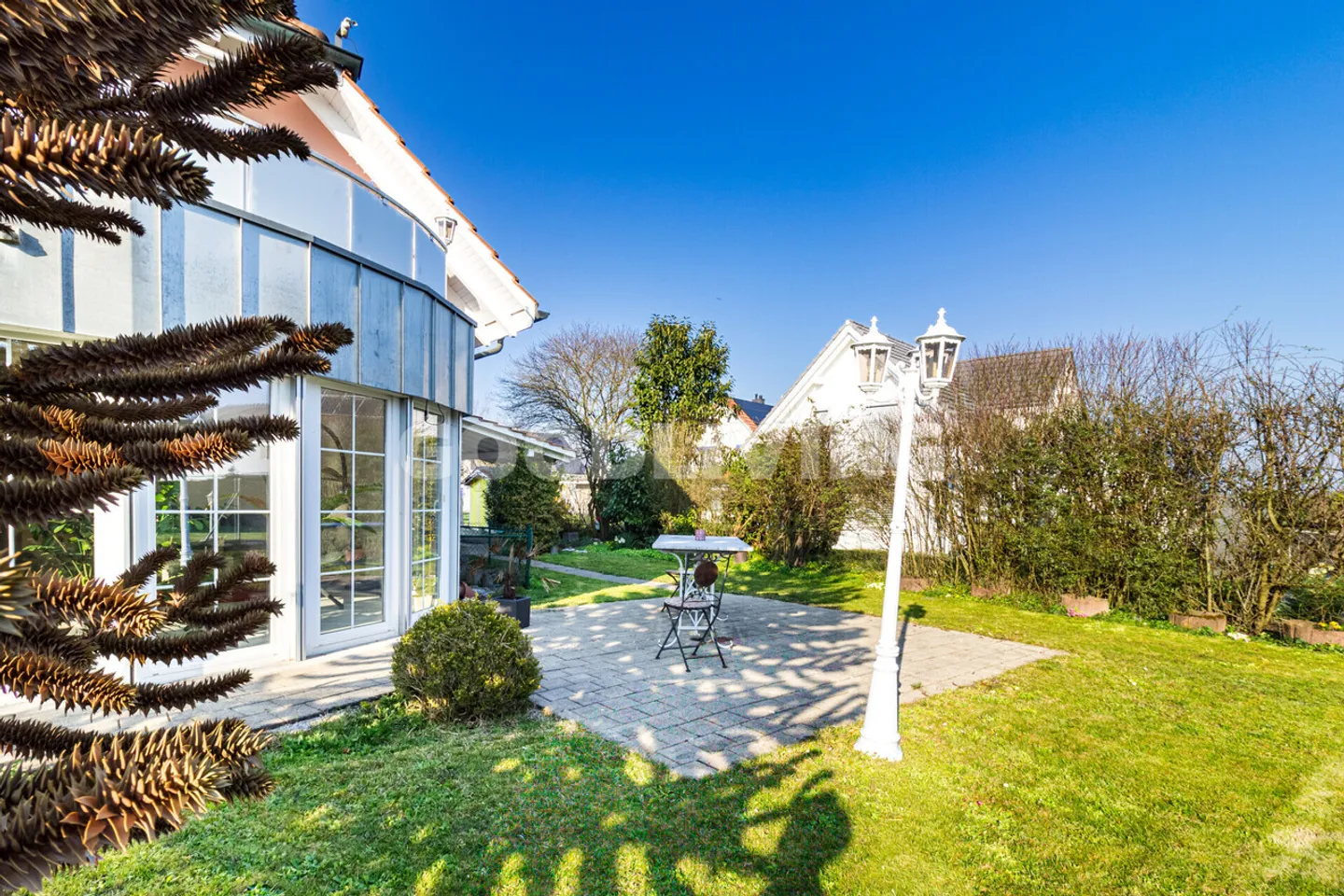 Charmantes Familienhaus mit Garten - Foto 2 von 7