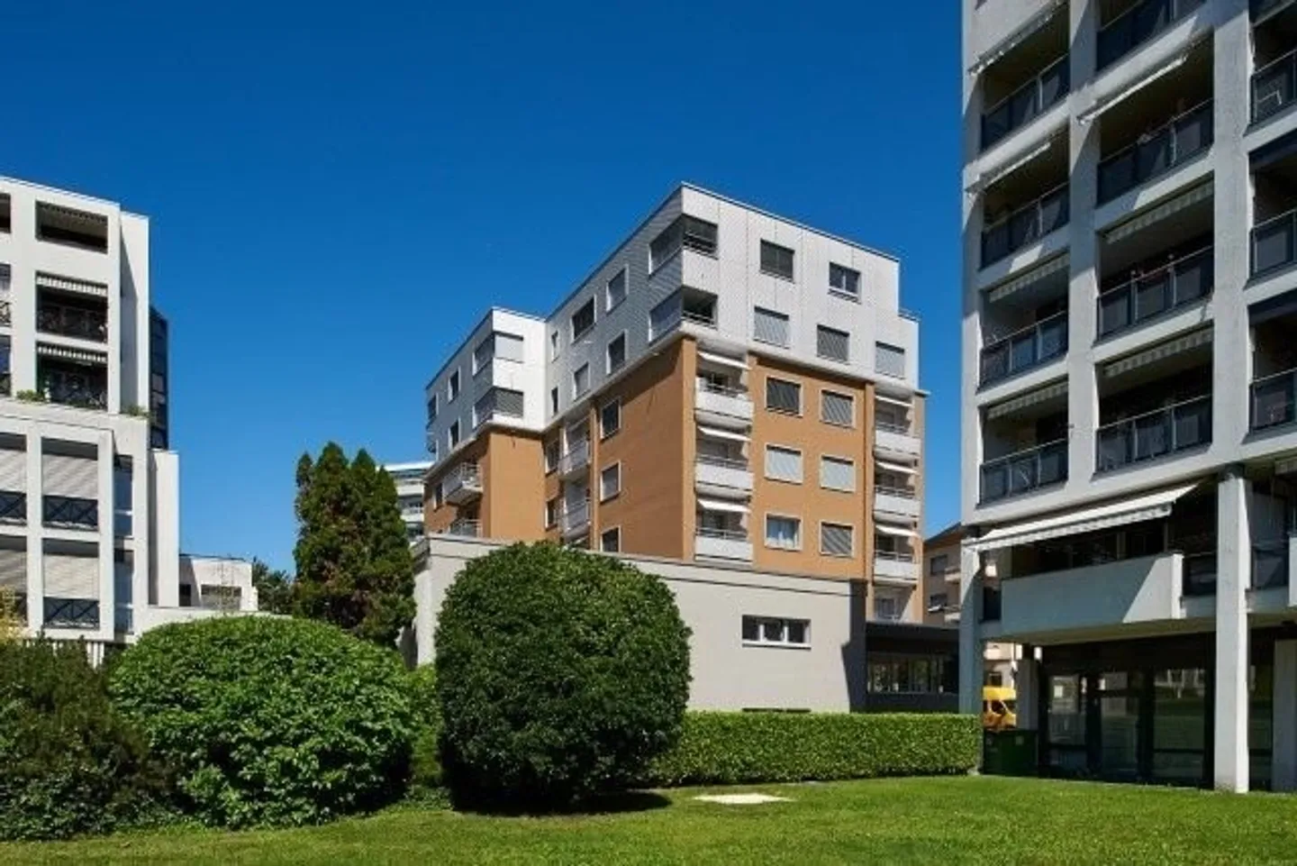 For rent without deposit - Central location in the heart of Renens - Photo 2 of 2