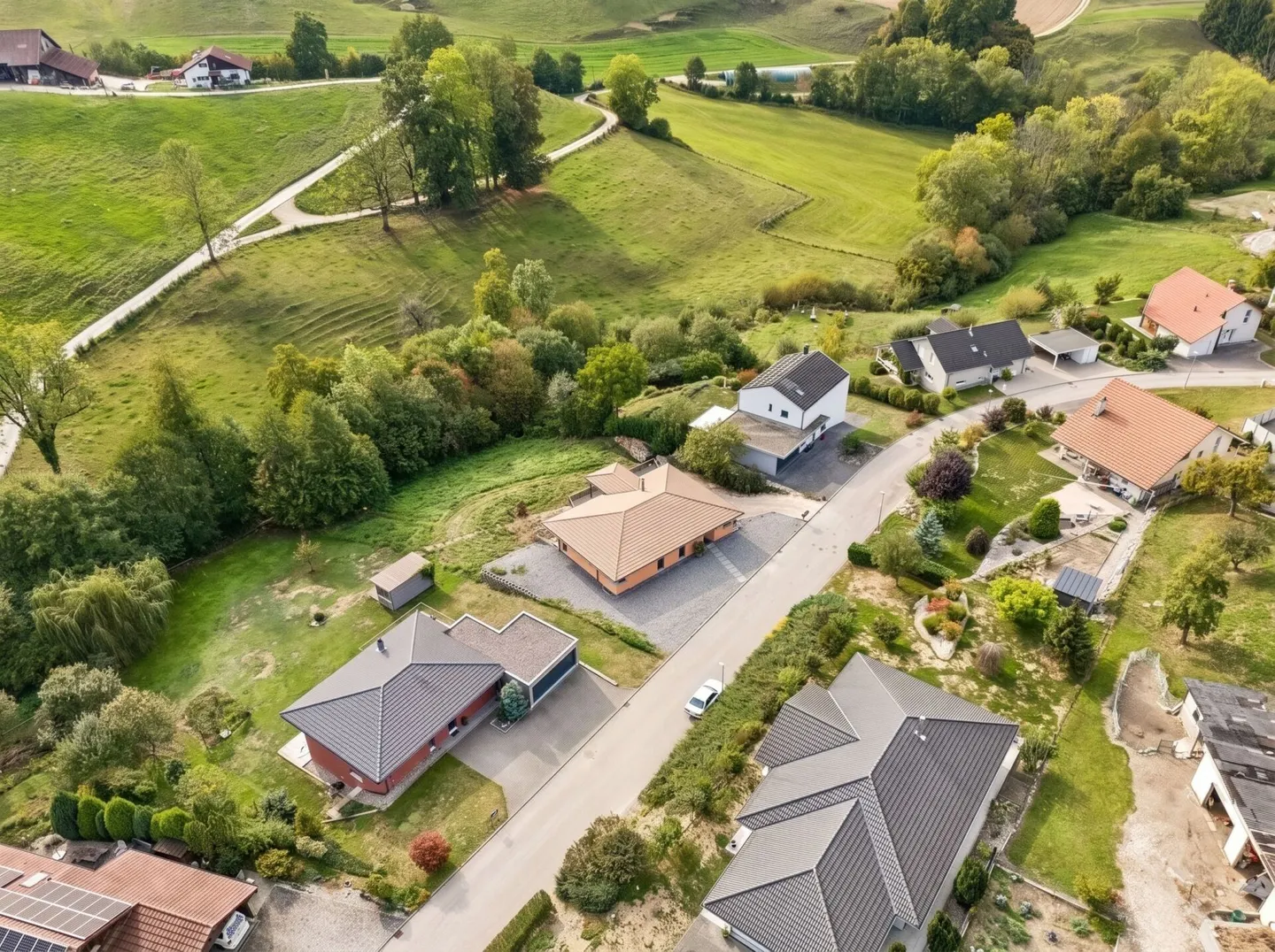 Une magnifique villa de style méditerranéen avec deux unités résidentielles. - Photo 2 sur 18