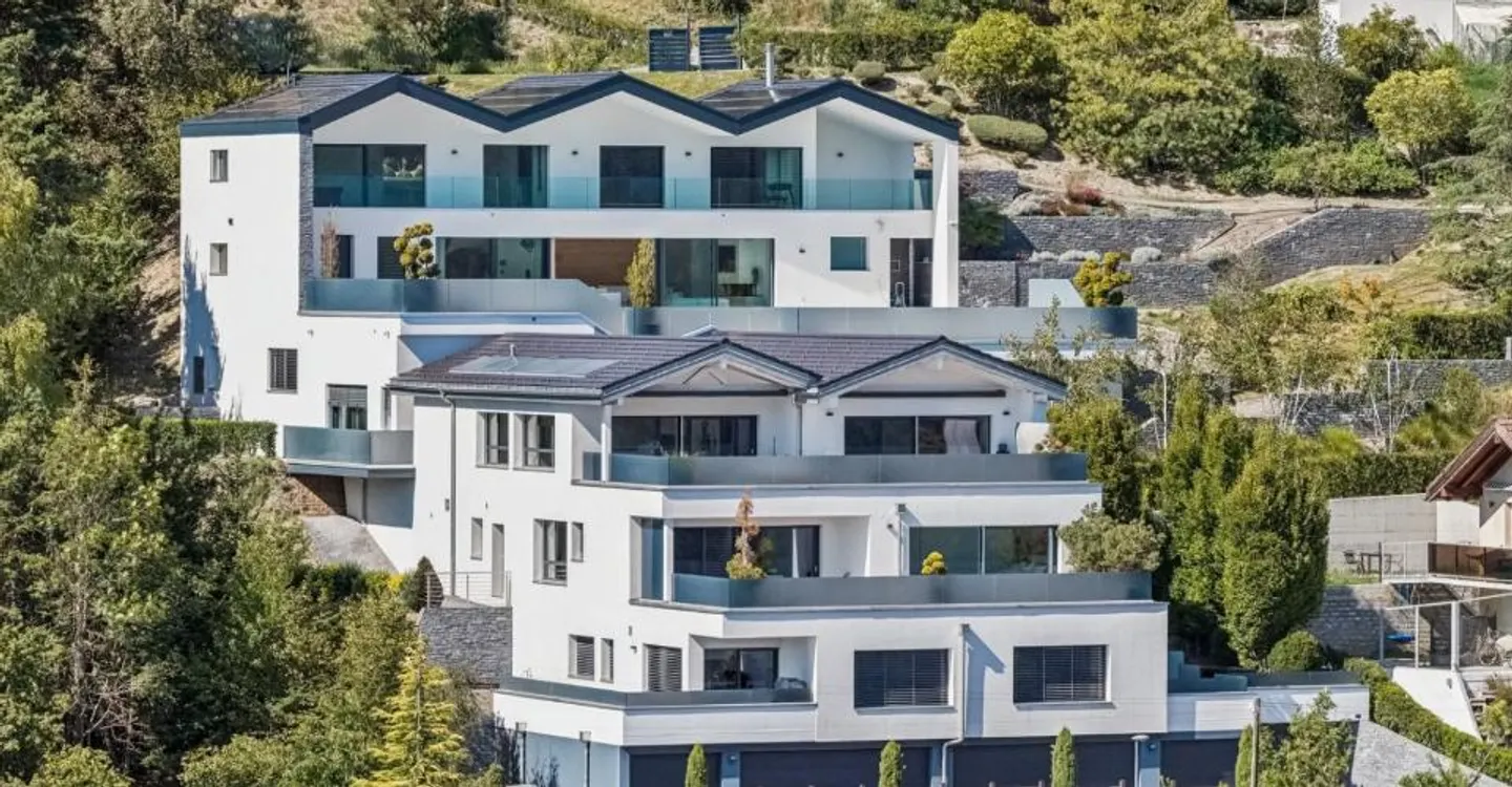 Facing the Alps, a unique estate. - Photo 2 of 6