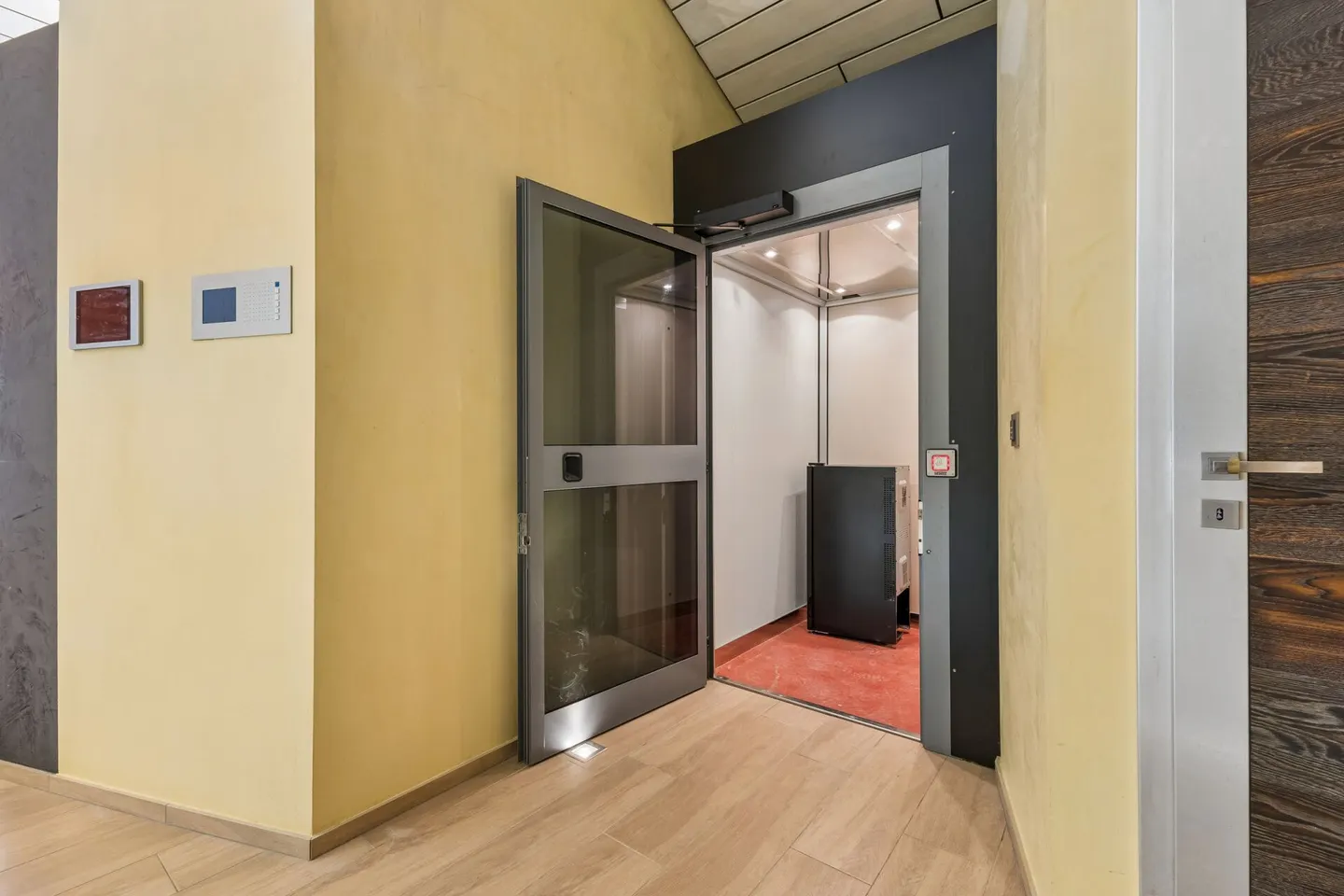 Une magnifique villa de style méditerranéen avec deux unités résidentielles. - Photo 3 sur 18