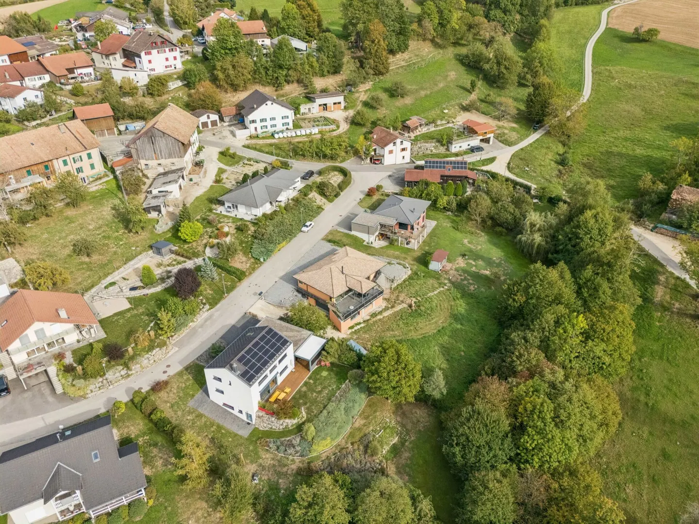 Une magnifique villa de style méditerranéen avec deux unités résidentielles. - Photo 4 sur 18