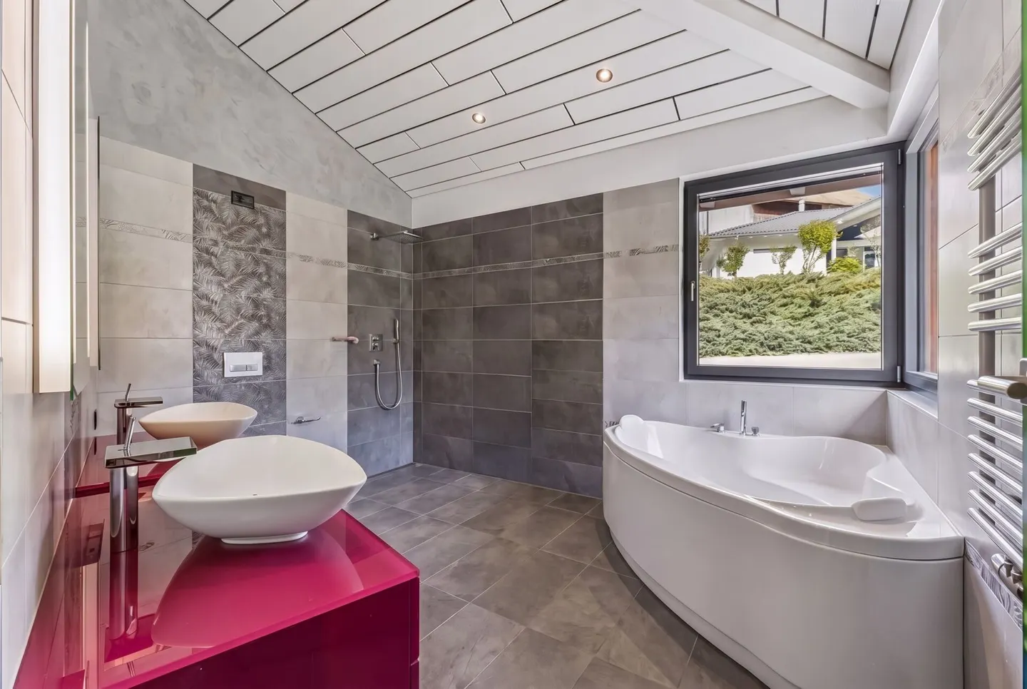 Une magnifique villa de style méditerranéen avec deux unités résidentielles. - Photo 8 sur 18