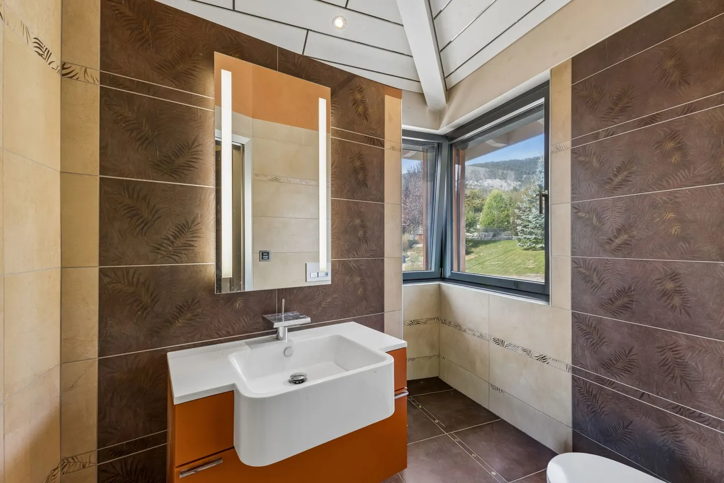 Une magnifique villa de style méditerranéen avec deux unités résidentielles. - Photo 9 sur 18