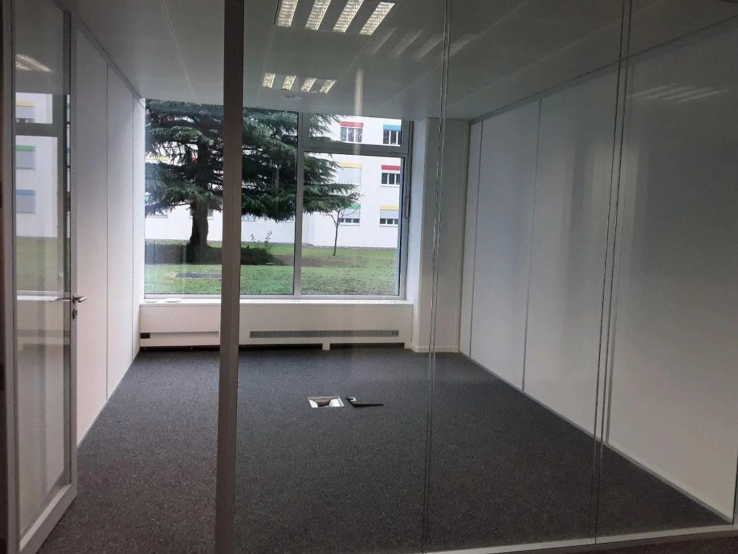 VERSOIX - Helle Büros von ca. 262 m² ? Erdgeschoss - Foto 2 von 8