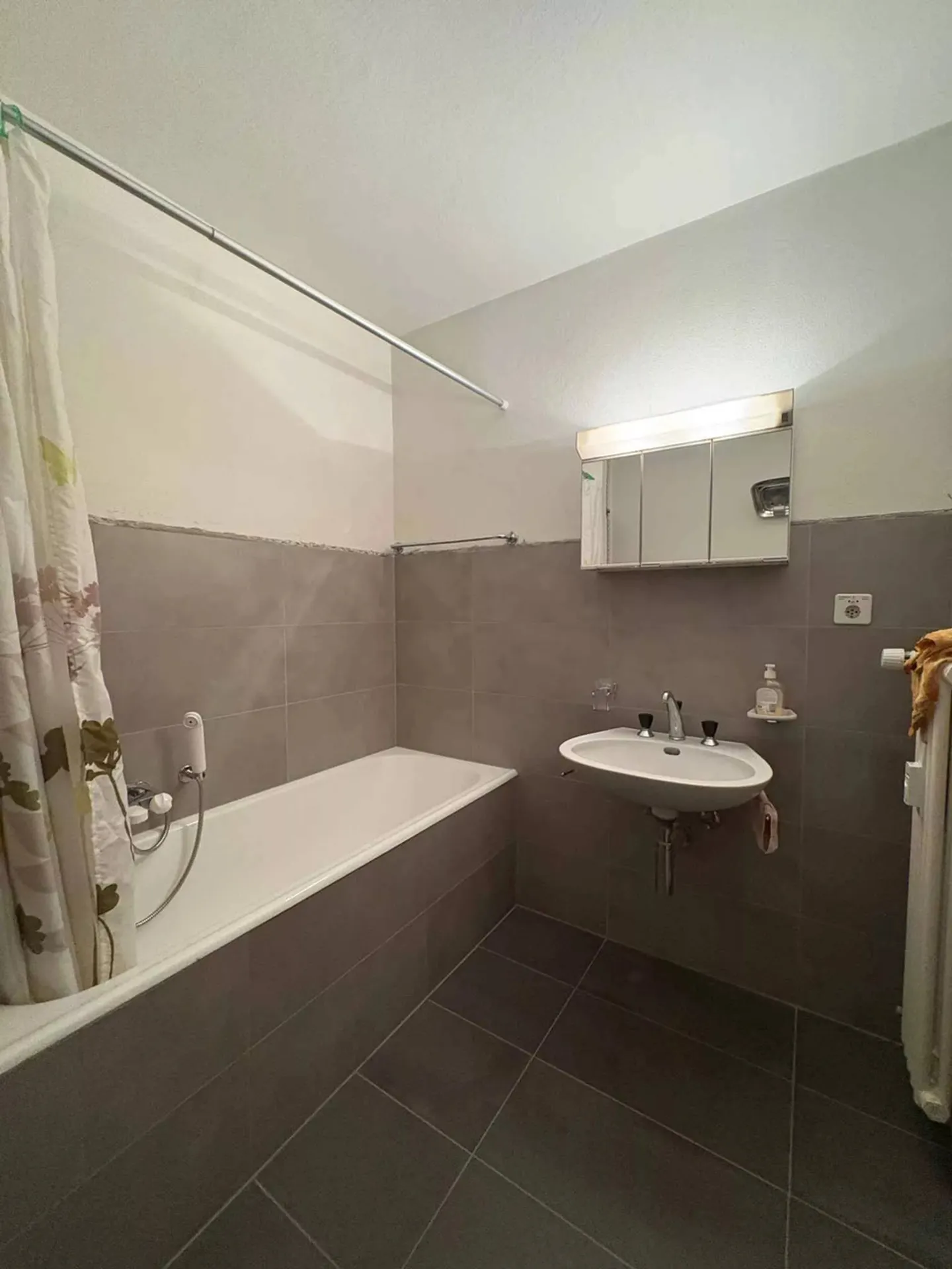 Affaire à saisir 1.5 pièce avec balcon plein sud de 12m2 objet rare!! - Foto 6 von 9