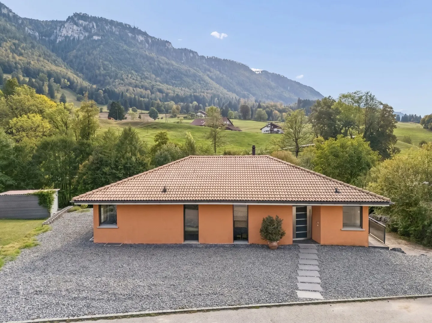 Une magnifique villa de style méditerranéen avec deux unités résidentielles. - Photo 17 sur 18