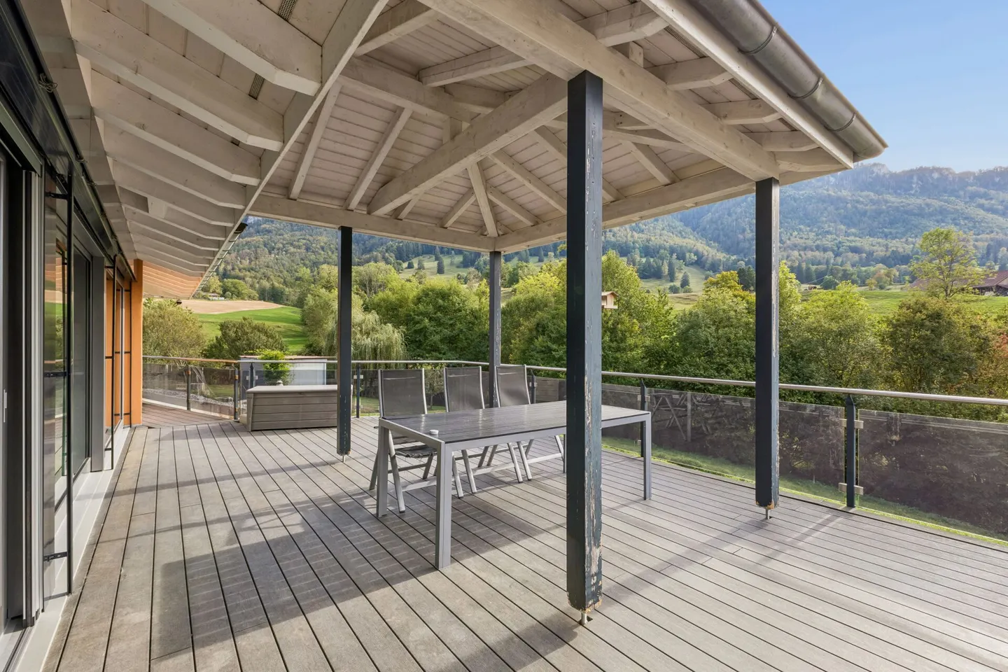 Une magnifique villa de style méditerranéen avec deux unités résidentielles. - Photo 12 sur 18