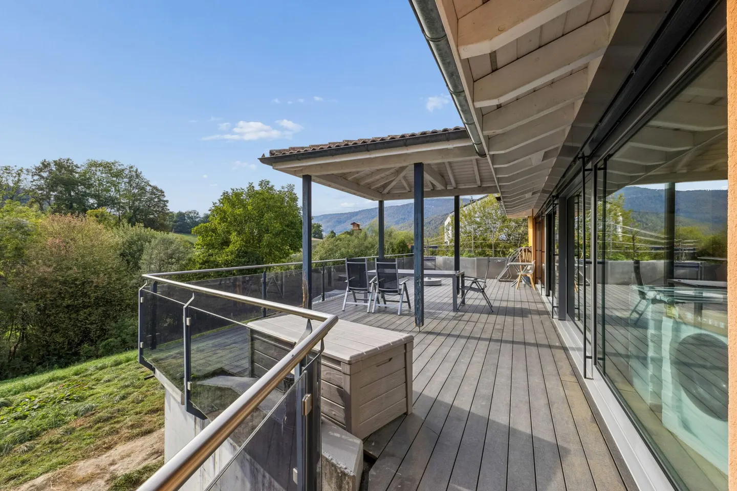 Une magnifique villa de style méditerranéen avec deux unités résidentielles. - Photo 13 sur 18