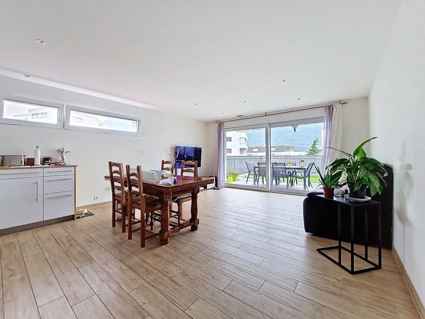 Sierre, appartamento 3,5 locali con terrazza di 23 m2 in un ambiente tranquillo - Foto 1 di 16