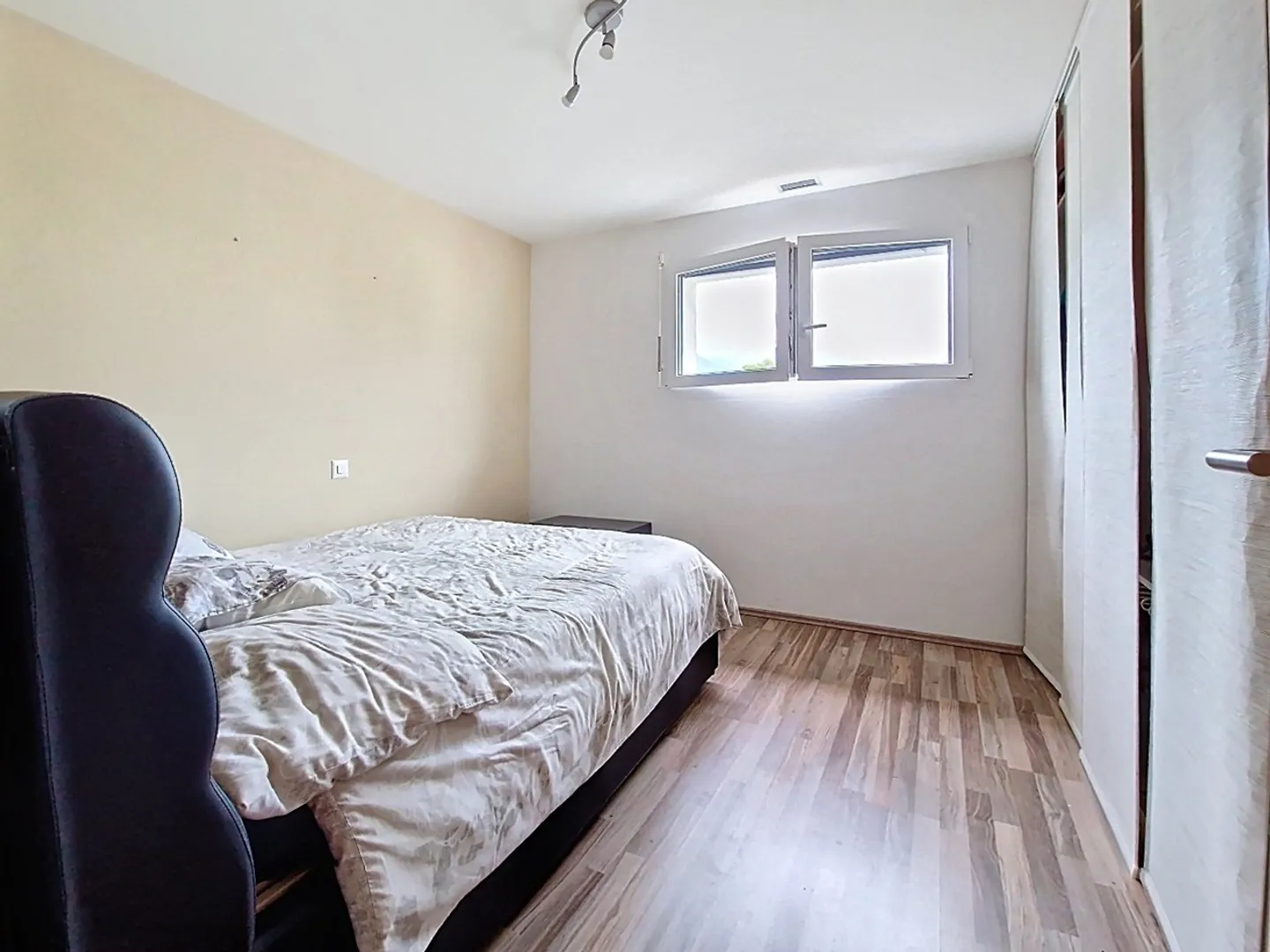 Sierre, appartamento 3,5 locali con terrazza di 23 m2 in un ambiente tranquillo - Foto 8 di 16