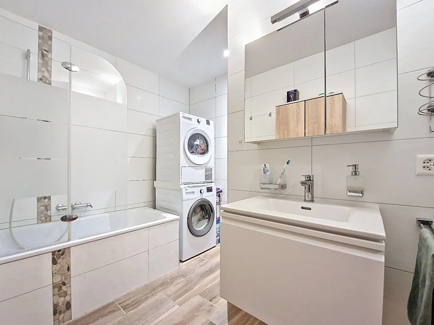 Sierre, appartamento 3,5 locali con terrazza di 23 m2 in un ambiente tranquillo - Foto 11 di 16