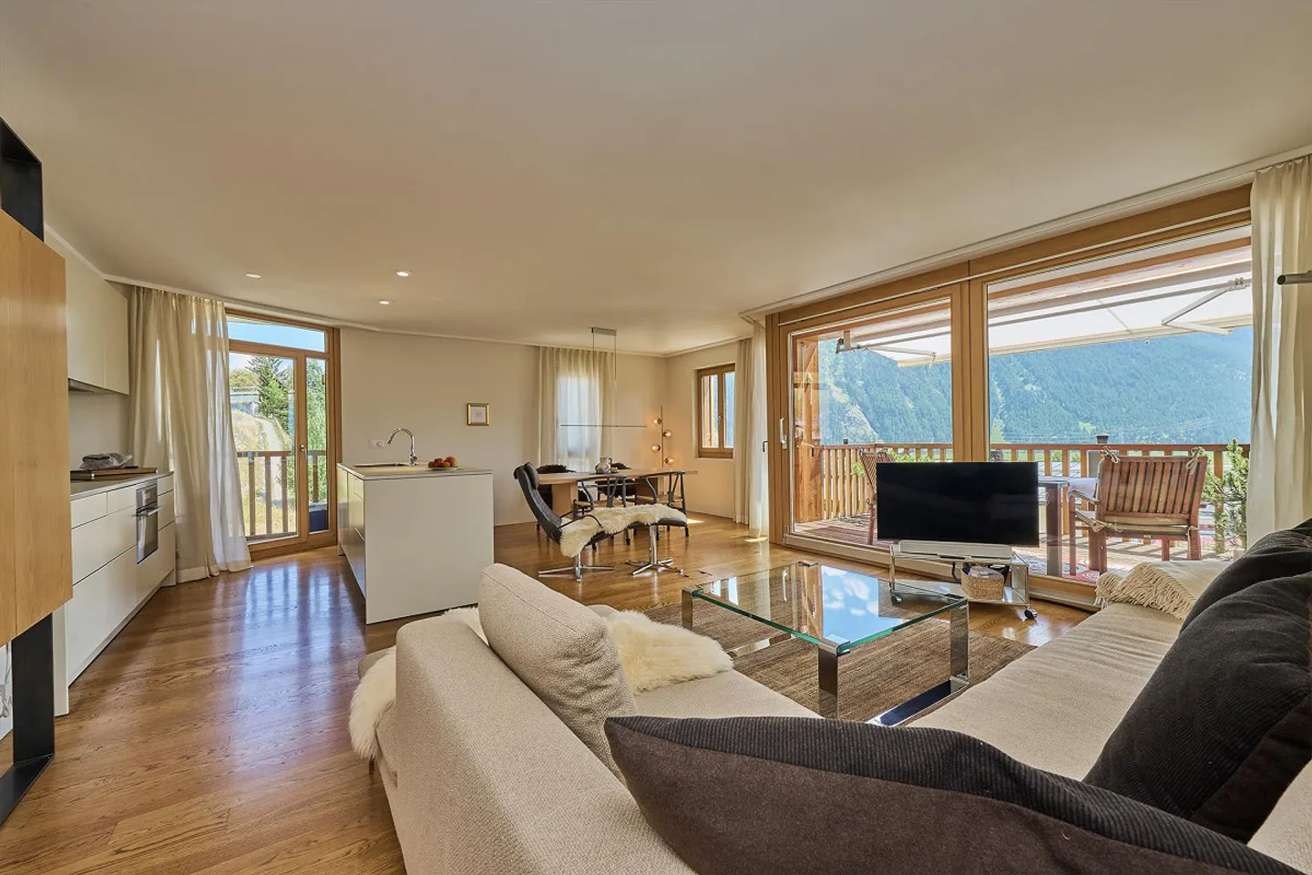 Stilvolle 3.5-Zimmer Wohnung in Samedan - Foto 1 von 13