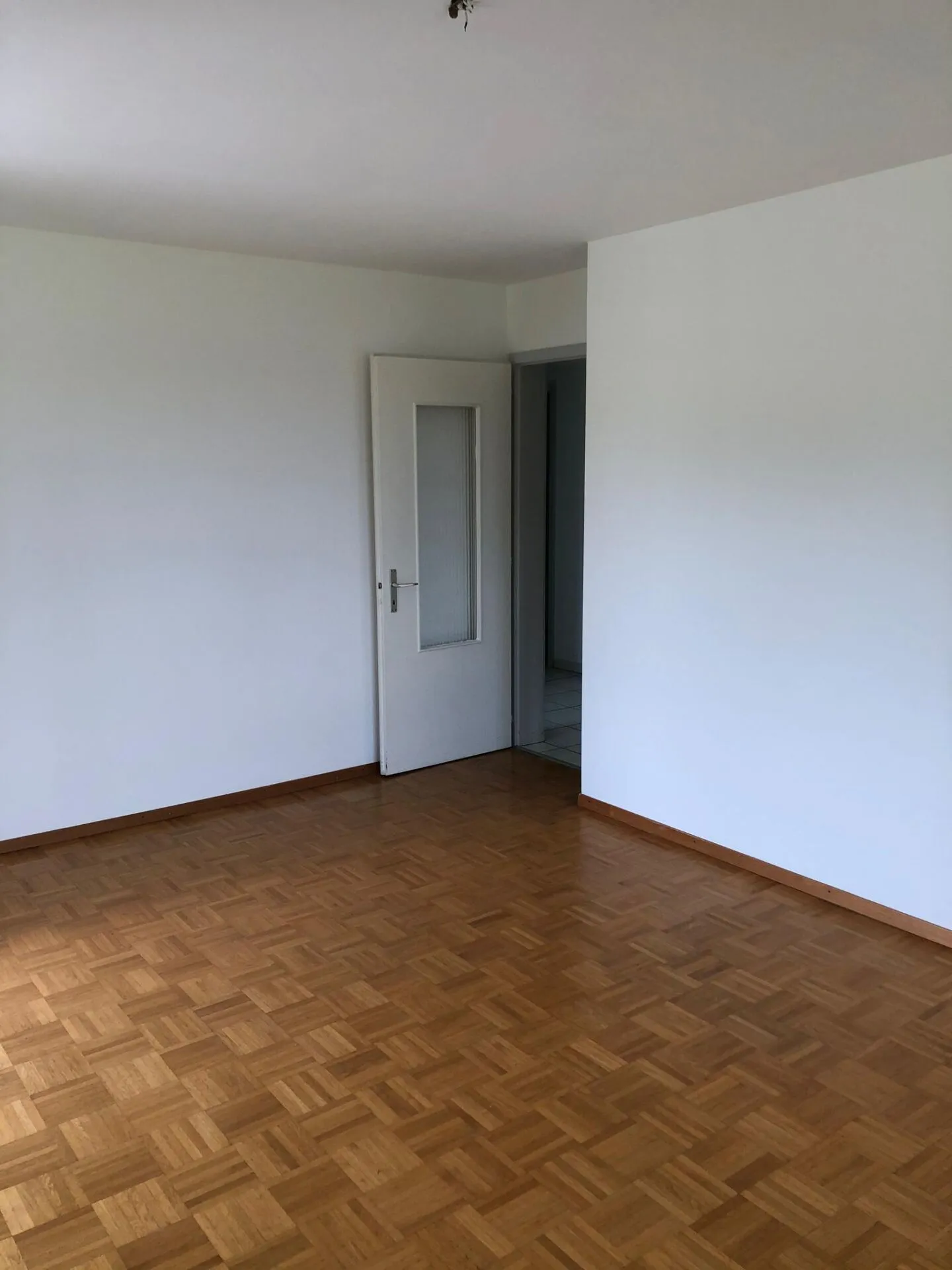 Großzügiger Komfort im 1. Stock in Villaraboud - Foto 6 von 9