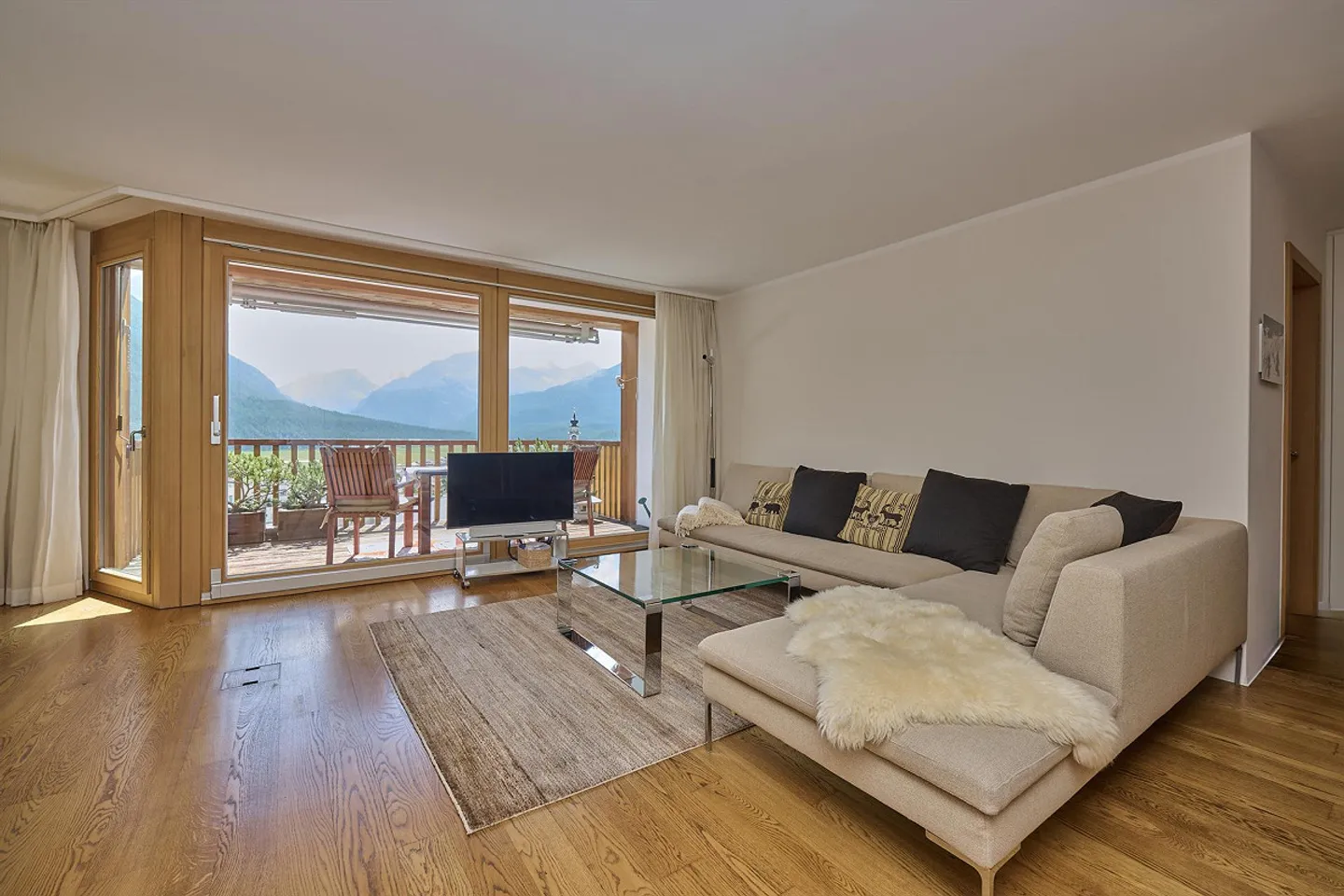Stilvolle 3.5-Zimmer Wohnung in Samedan - Foto 2 von 13