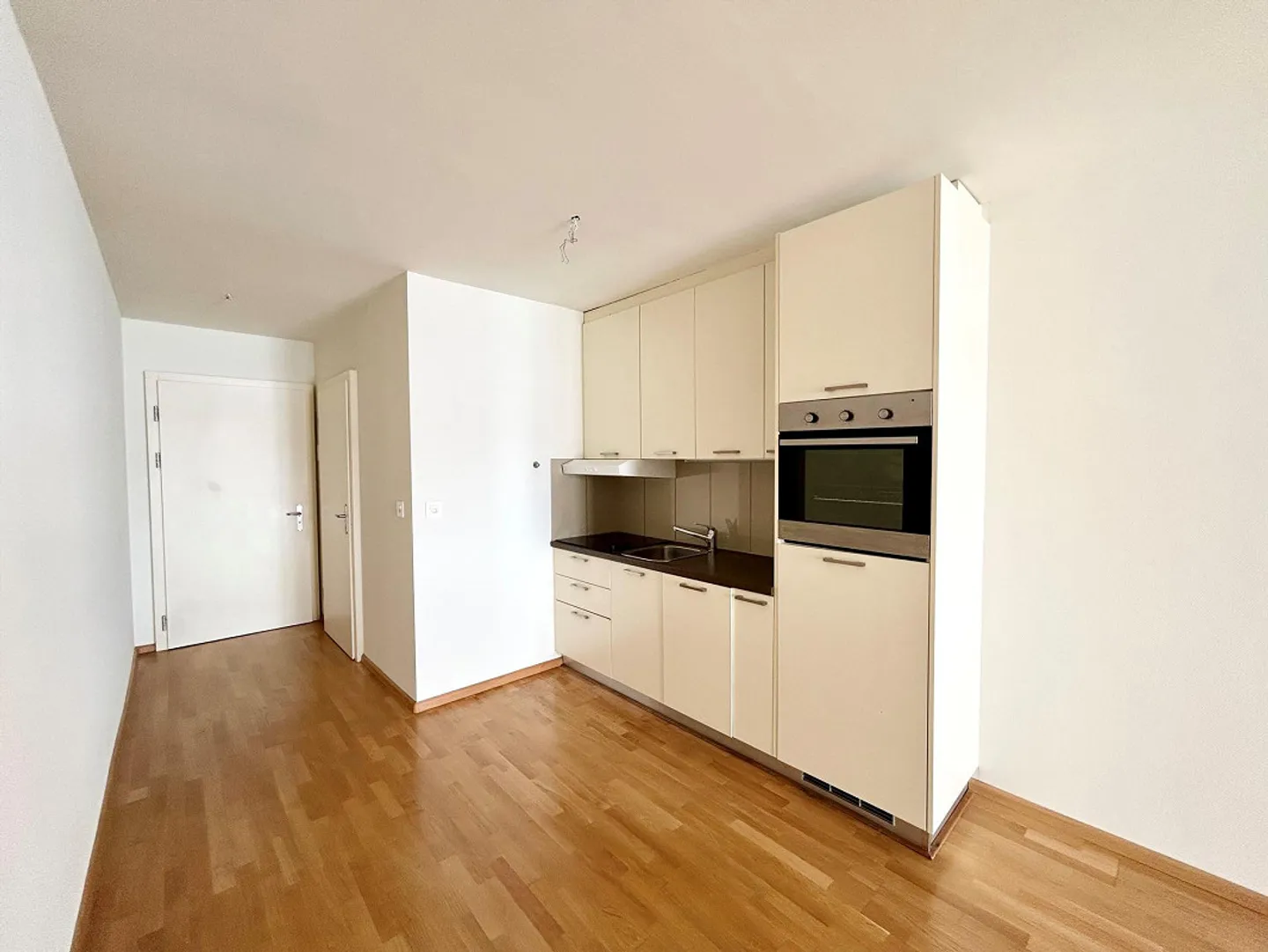 Modern und hell - Direkt am Rhein! 2.5-Zimmerwohnung 45m2 - Photo 3 of 8
