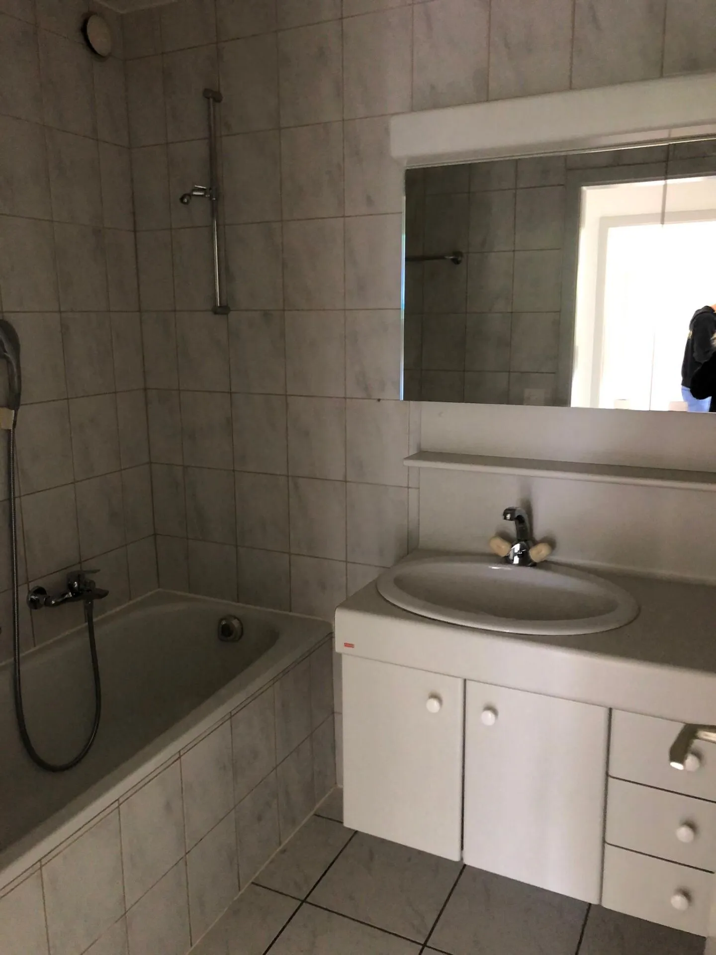 Großzügiger Komfort im 1. Stock in Villaraboud - Foto 7 von 9