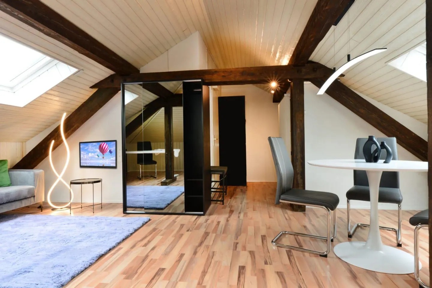 Rifugio moderno: Attico elegante con servizi di alta qualità - Foto 1 di 11