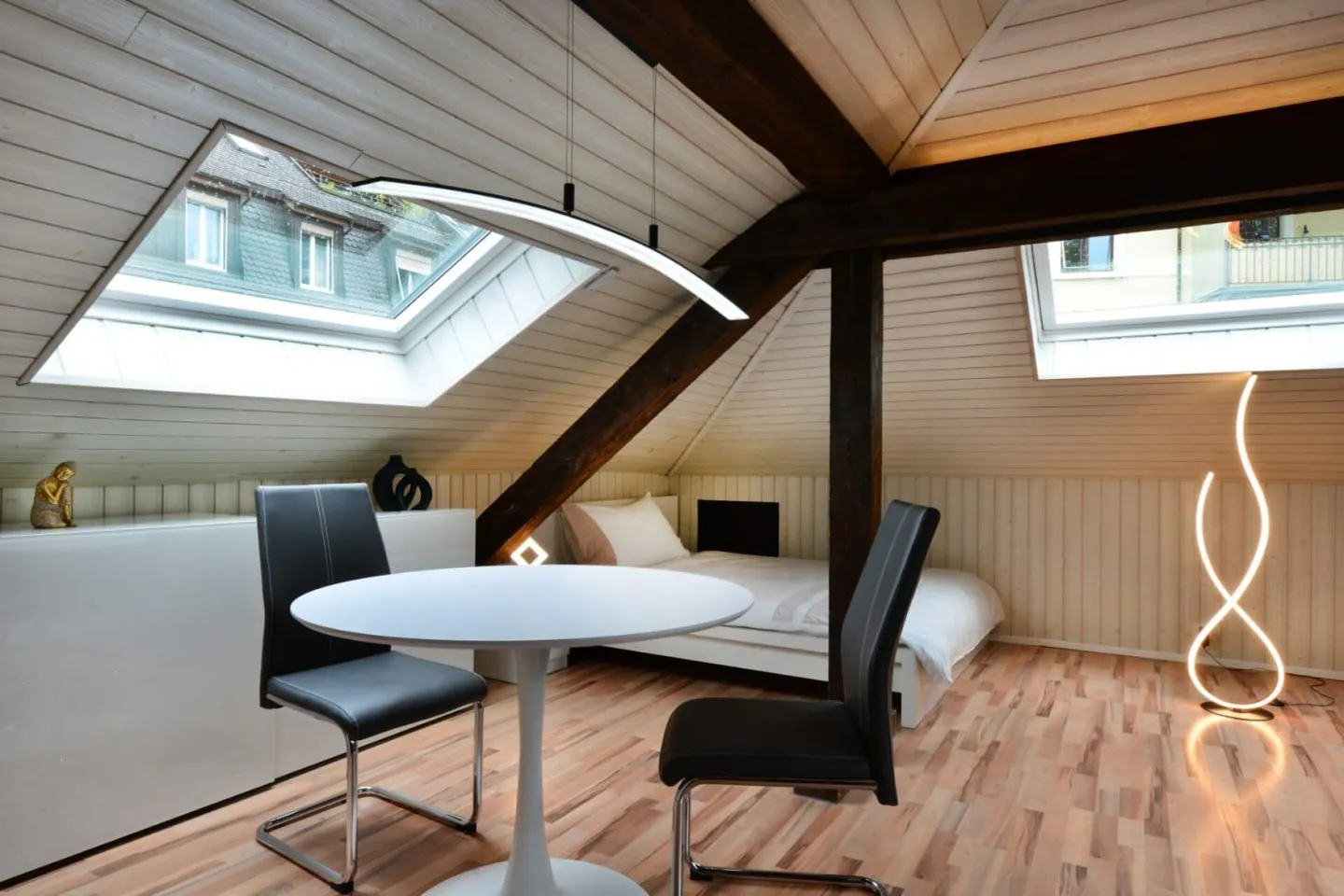 Rifugio moderno: Attico elegante con servizi di alta qualità - Foto 3 di 11