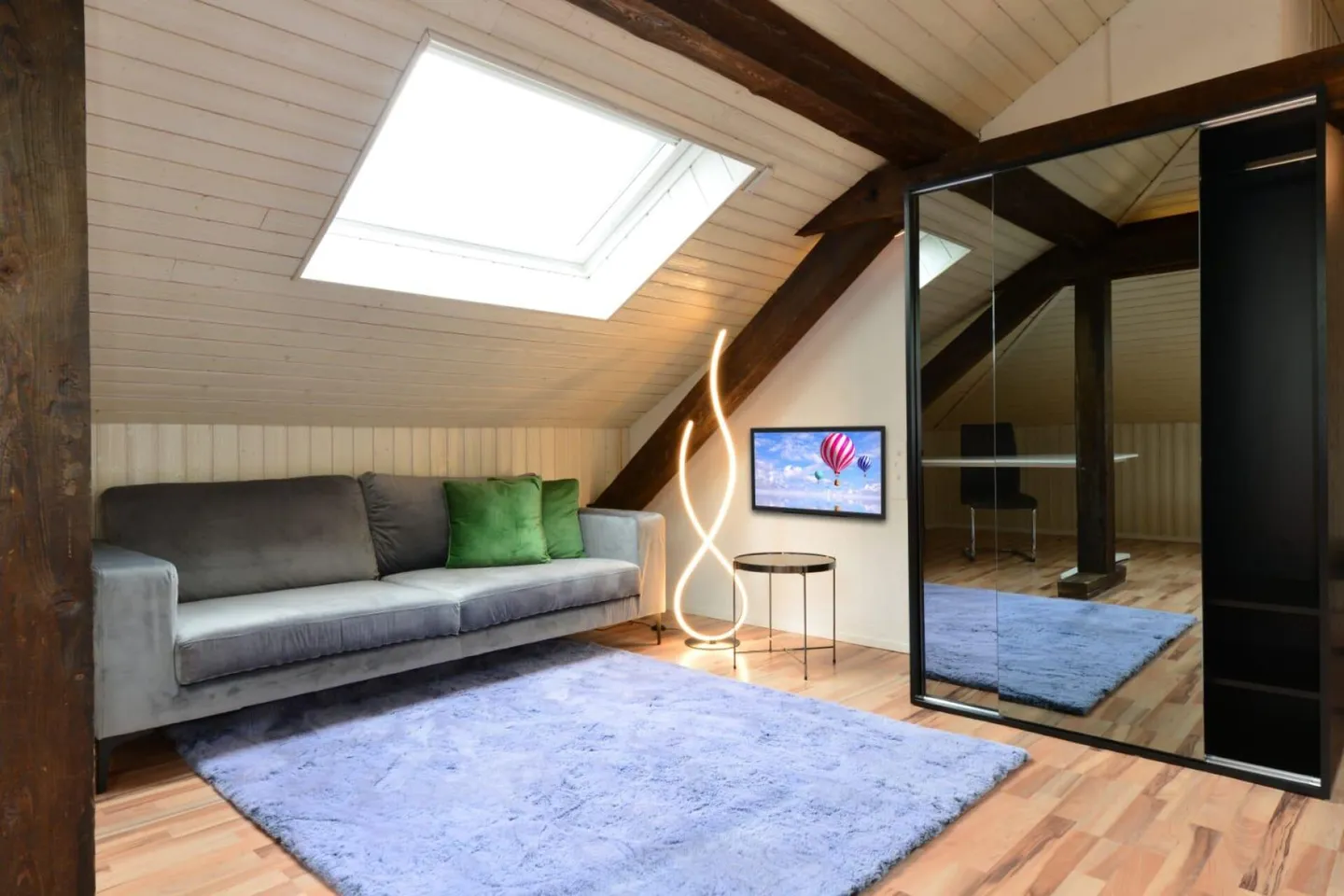 Rifugio moderno: Attico elegante con servizi di alta qualità - Foto 2 di 11