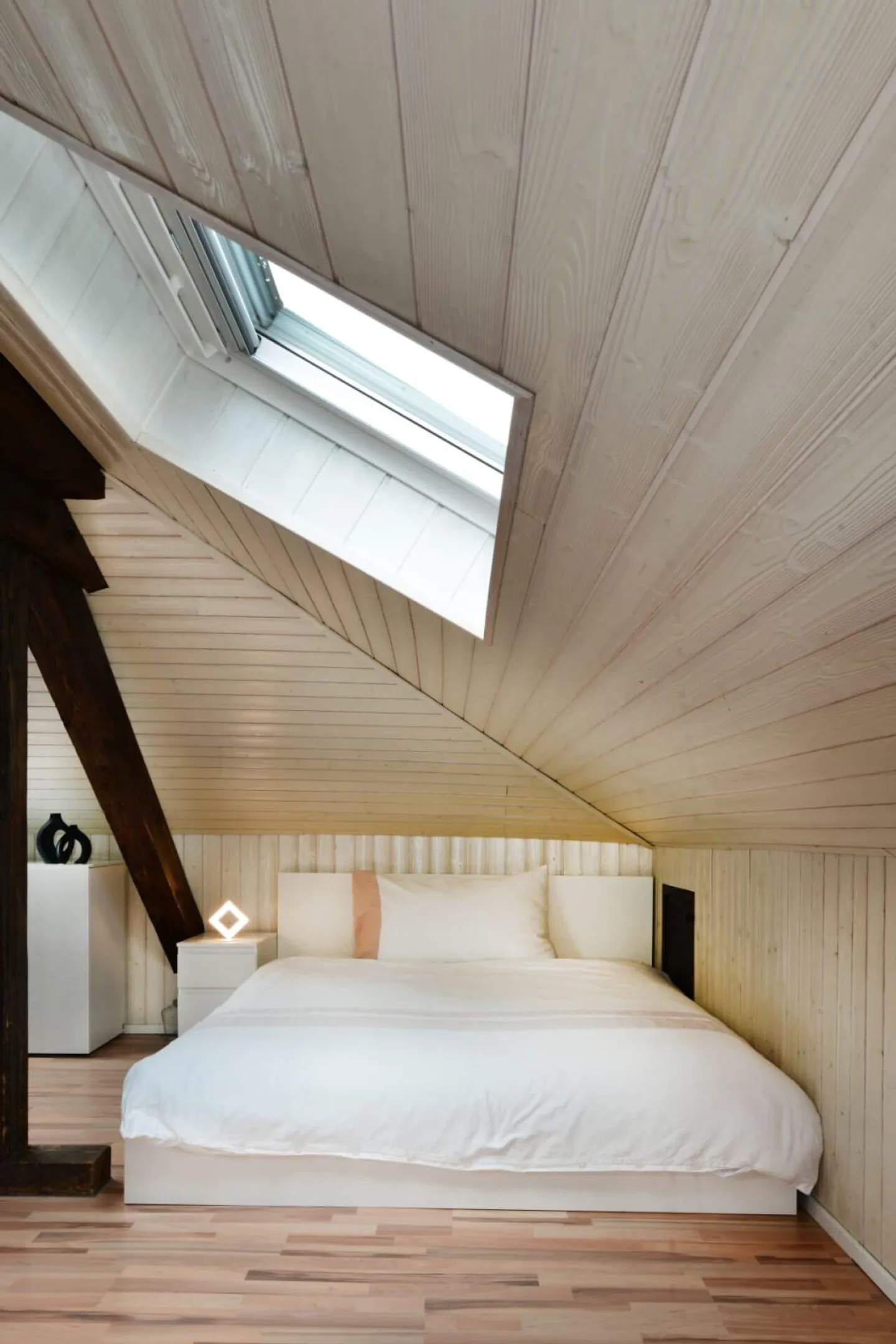 Rifugio moderno: Attico elegante con servizi di alta qualità - Foto 4 di 11