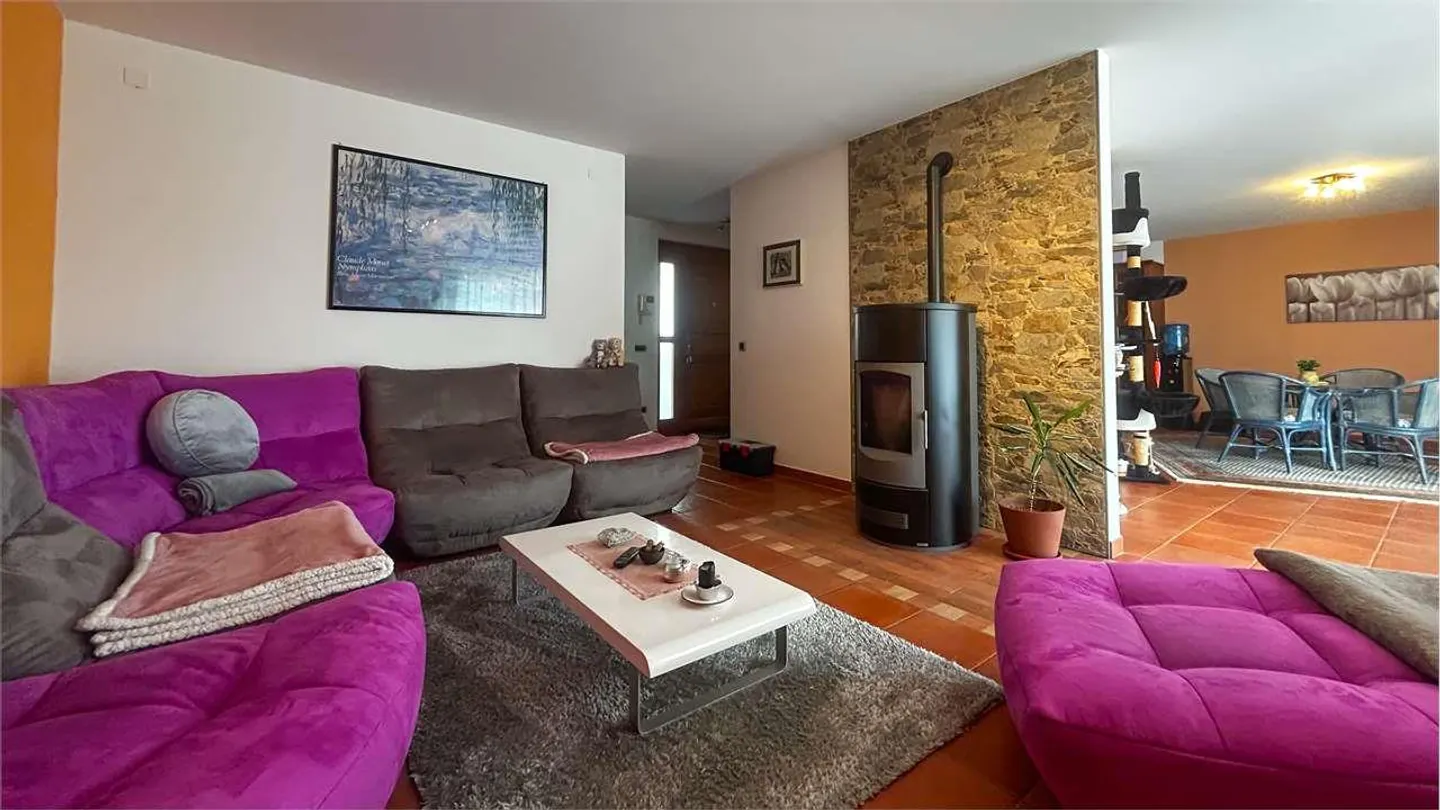 SINGLE-FAMILY HOUSE IMMERSED IN GREENERY IN MONTEGGIO - Photo 7 of 13